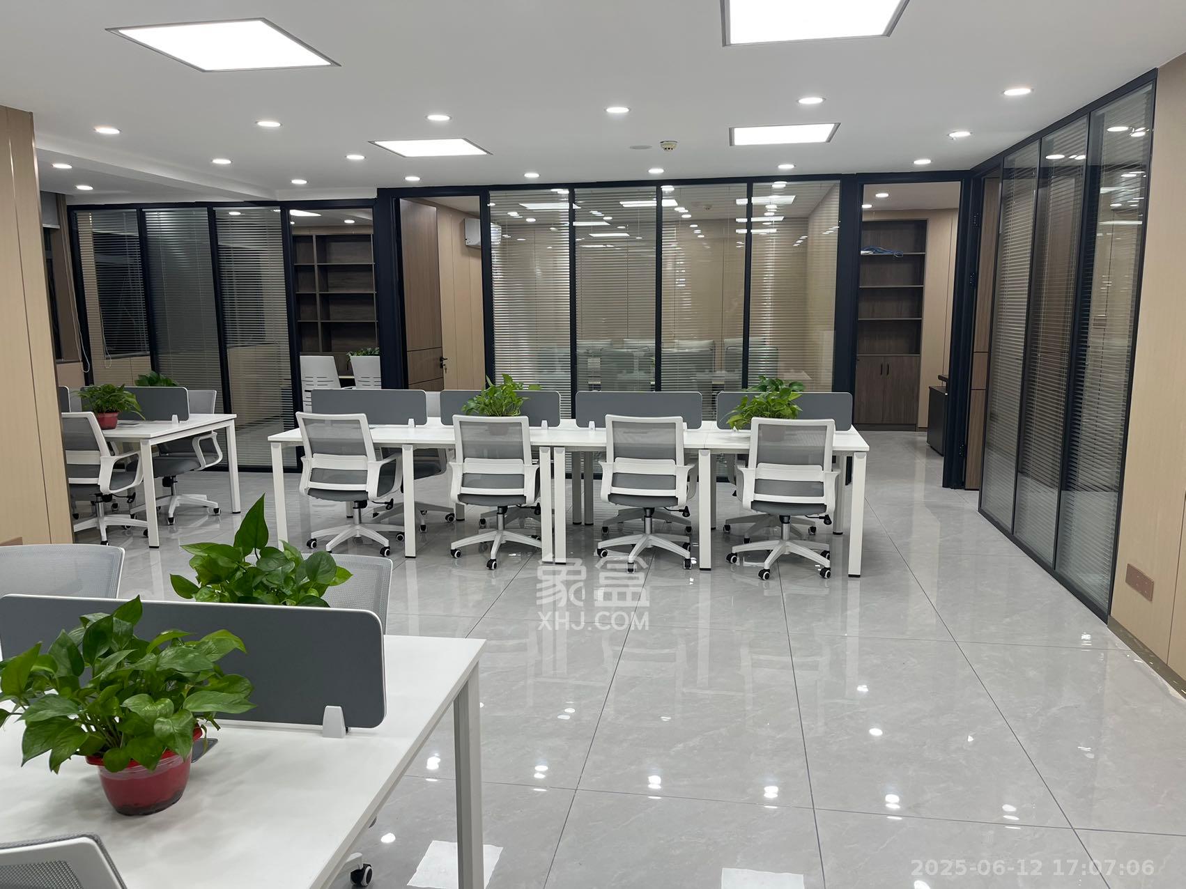 湘域中央 5室2厅1卫 14800.0元/月 湘域中央 5室2厅1卫 14800.0元/月室内图