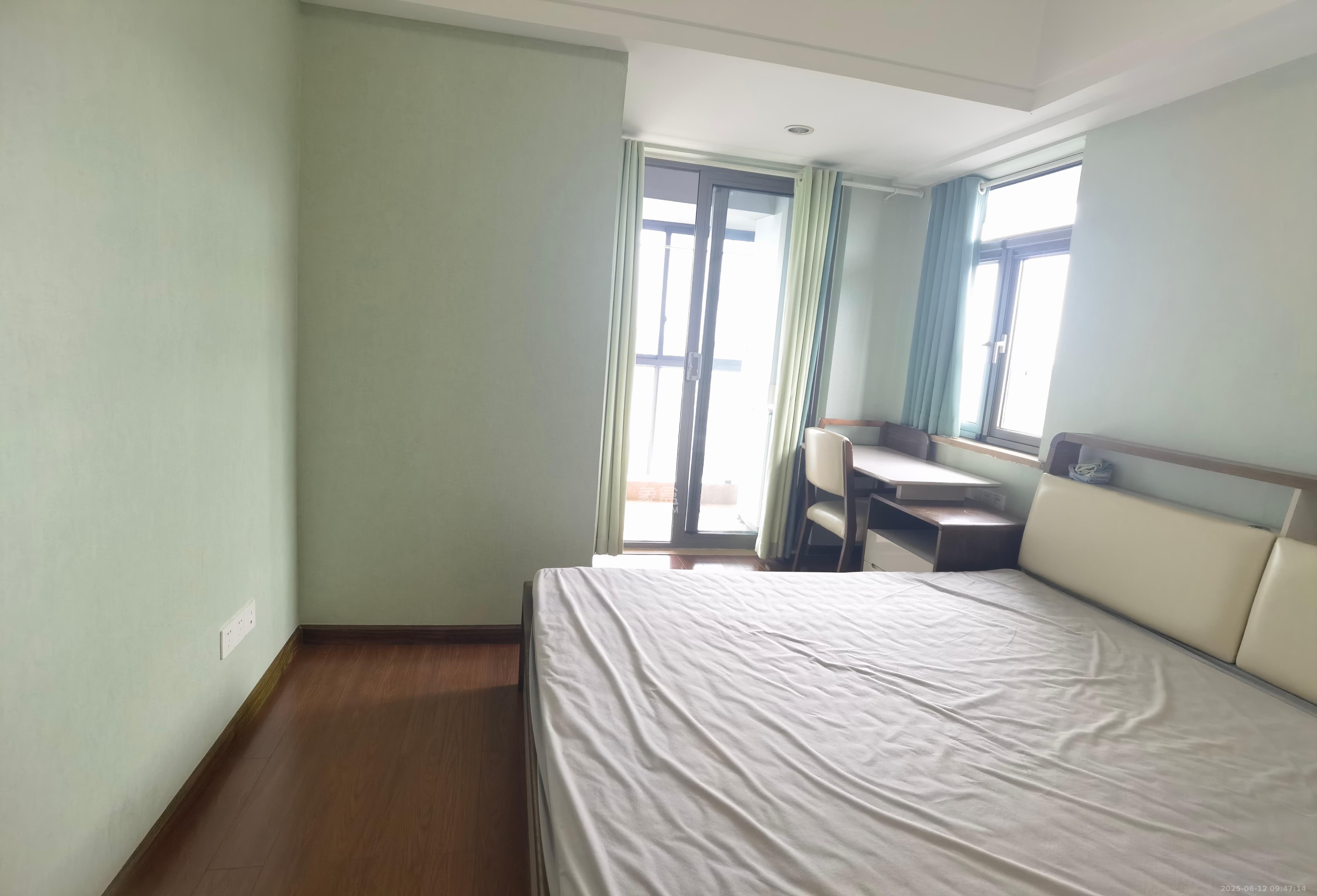 环宇天地、中海地产(中信城市广场二期)  2室2厅1卫    1700.0元/月 环宇天地、中海地产(中信城市广场二期)  2室2厅1卫    1700.0元/月室内图