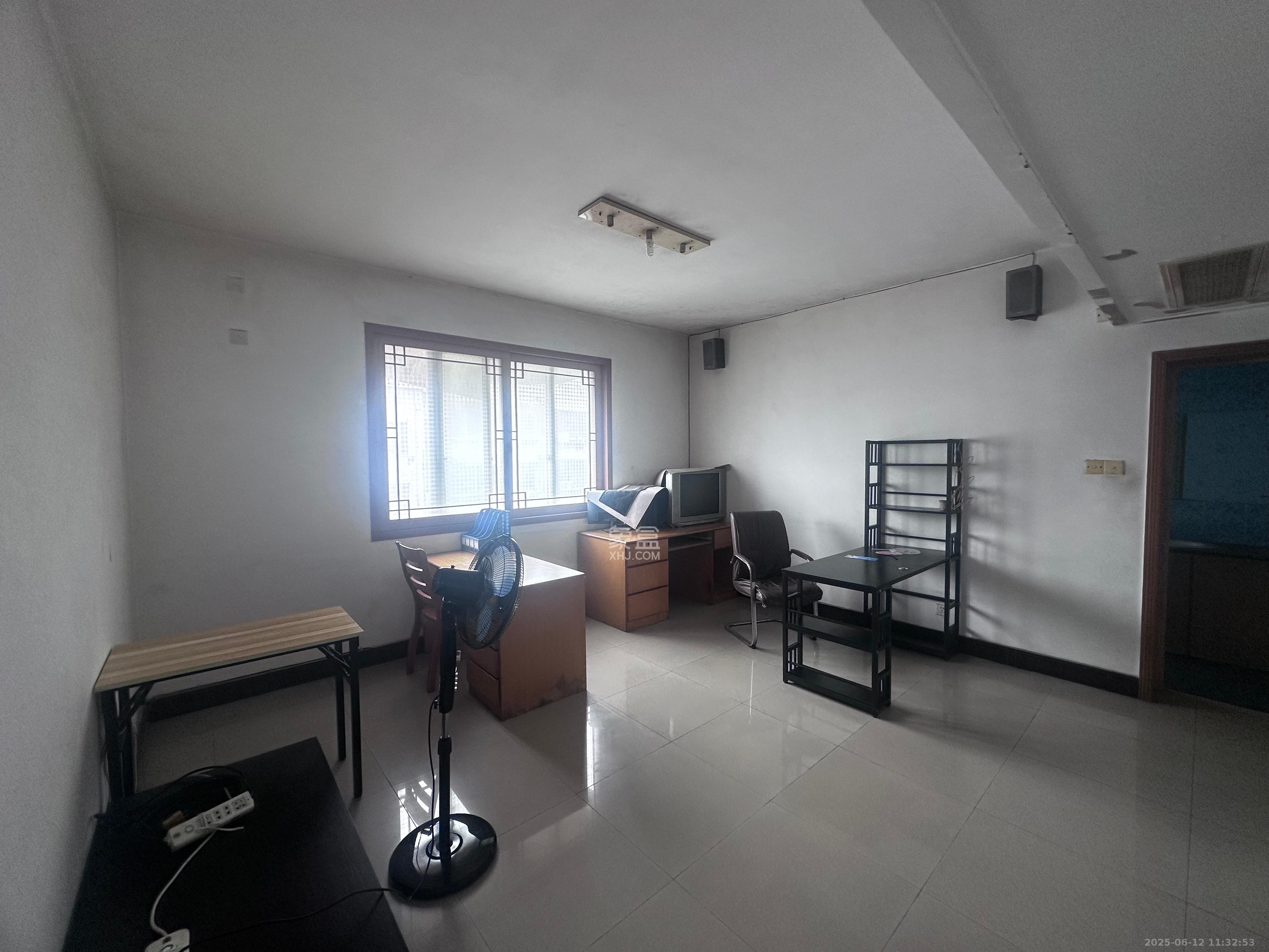 铁银电信花园  2室2厅1卫    1500.0元/月 铁银电信花园  2室2厅1卫    1500.0元/月室内图