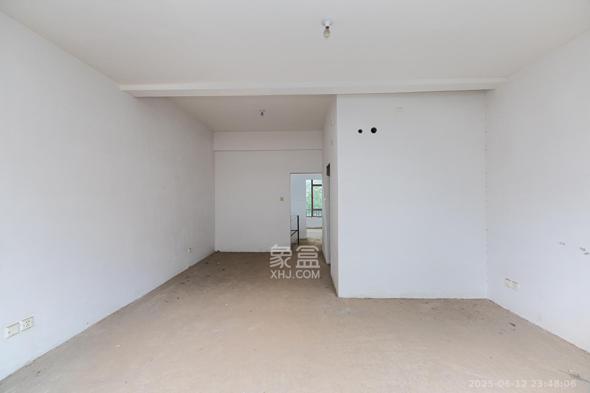 盈峰翠邸 5室2厅3卫 162.0万 盈峰翠邸 5室2厅3卫 162.0万卧室