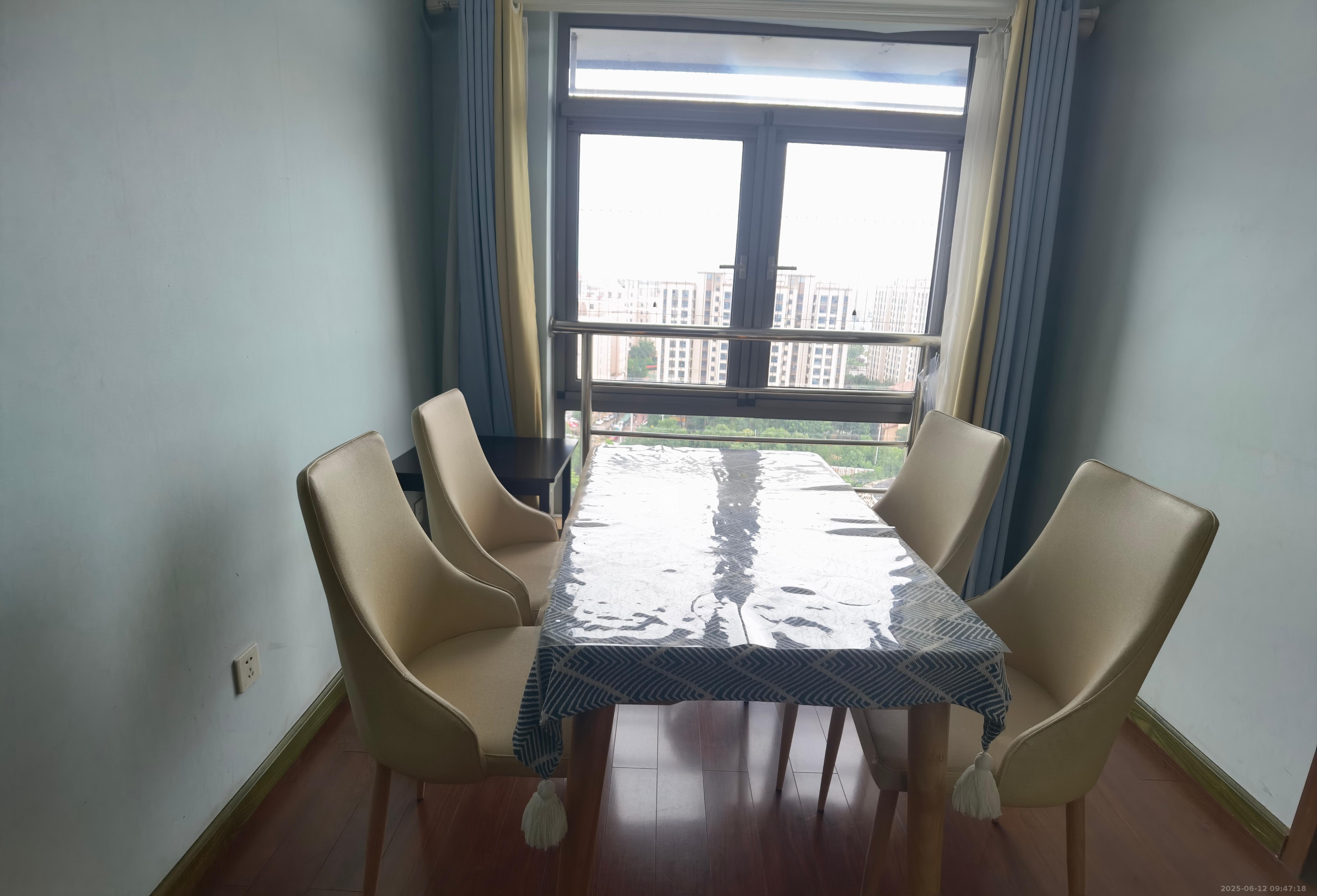 环宇天地、中海地产(中信城市广场二期)  2室2厅1卫    1700.0元/月 环宇天地、中海地产(中信城市广场二期)  2室2厅1卫    1700.0元/月室内图