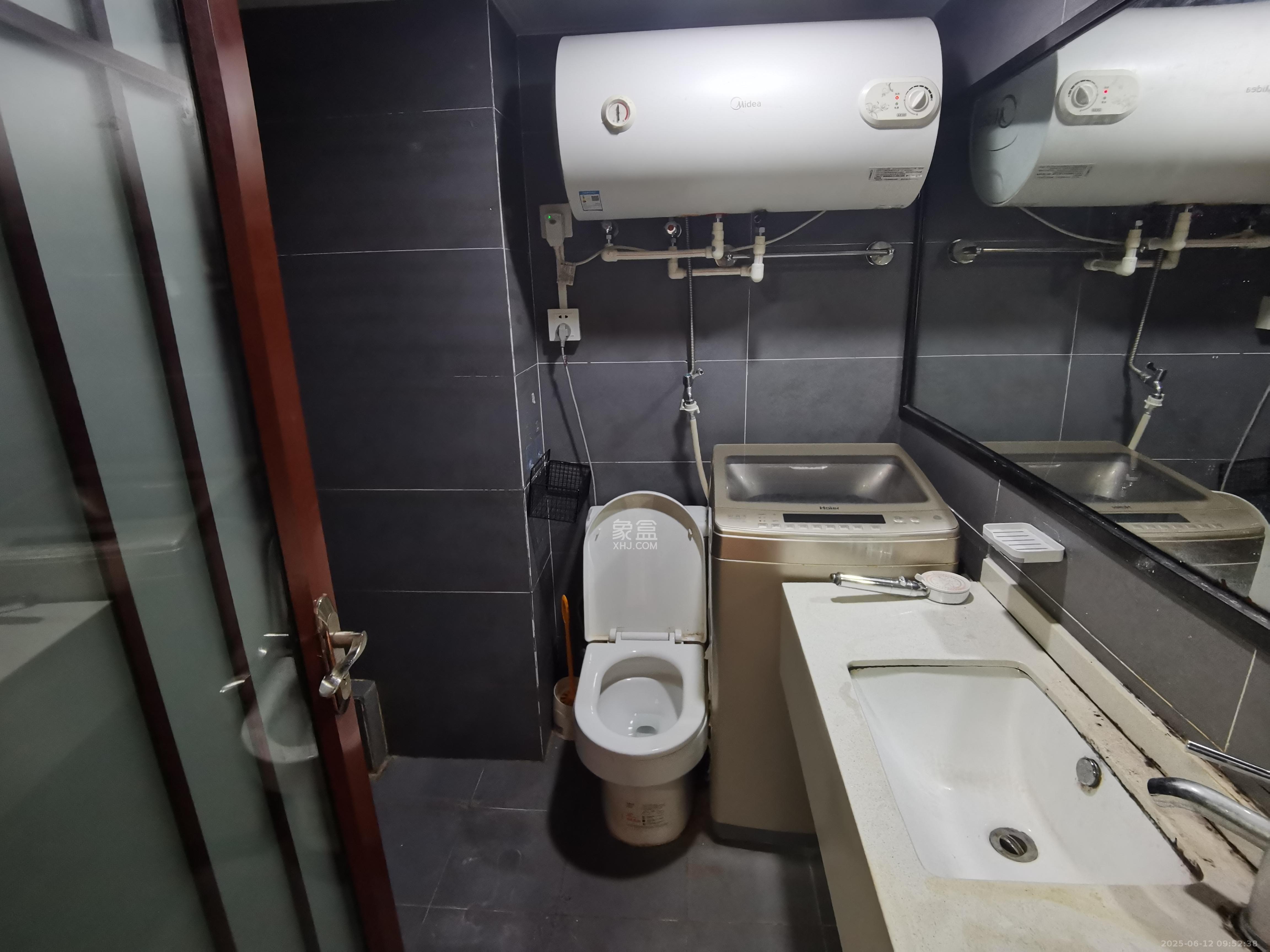 兰亭湾畔 1室1厅1卫 2000.0元/月 兰亭湾畔 1室1厅1卫 2000.0元/月室内图