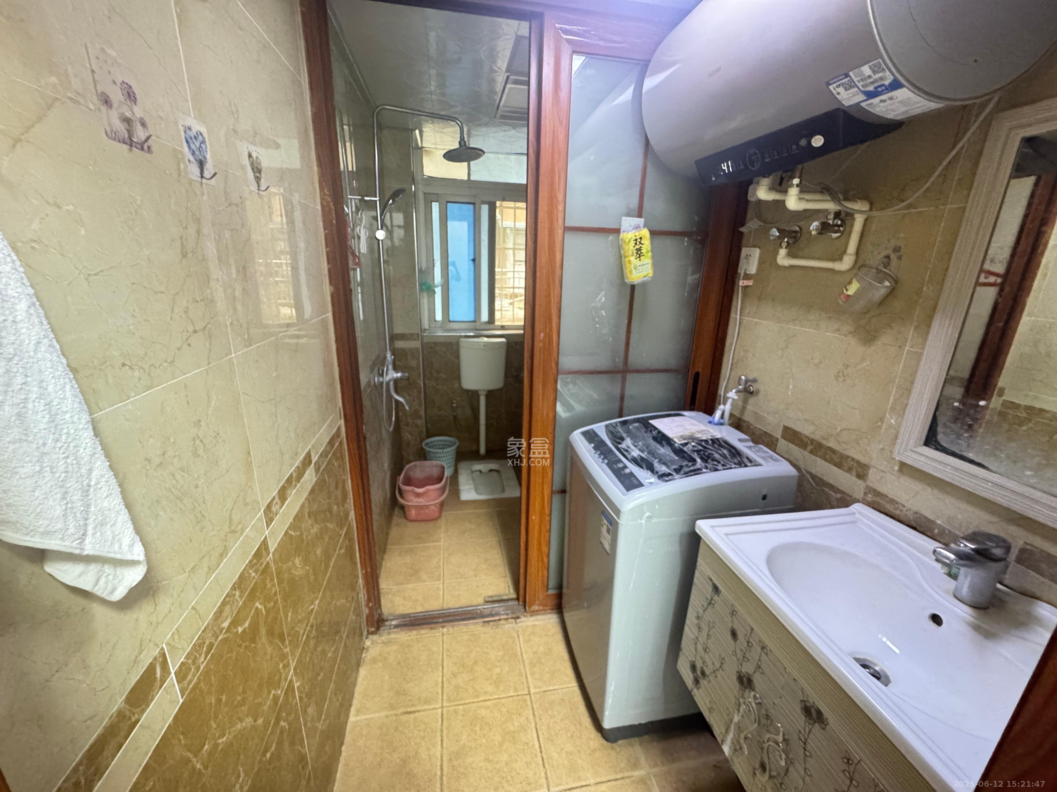 公路局宿舍  2室2厅1卫   2200.00元/月室内图