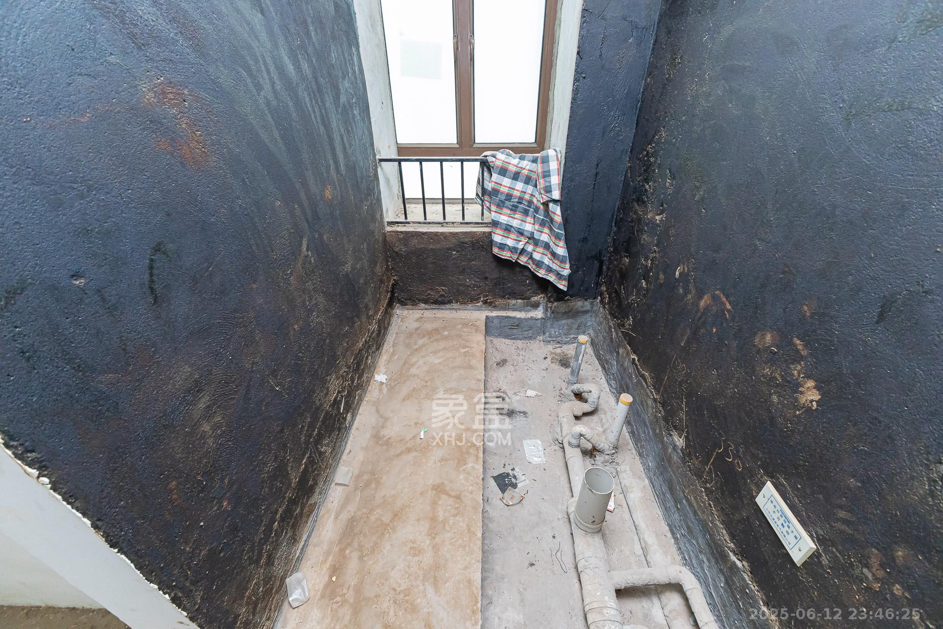 盈峰翠邸 4室2厅3卫 251.0万 盈峰翠邸 4室2厅3卫 251.0万卫生间