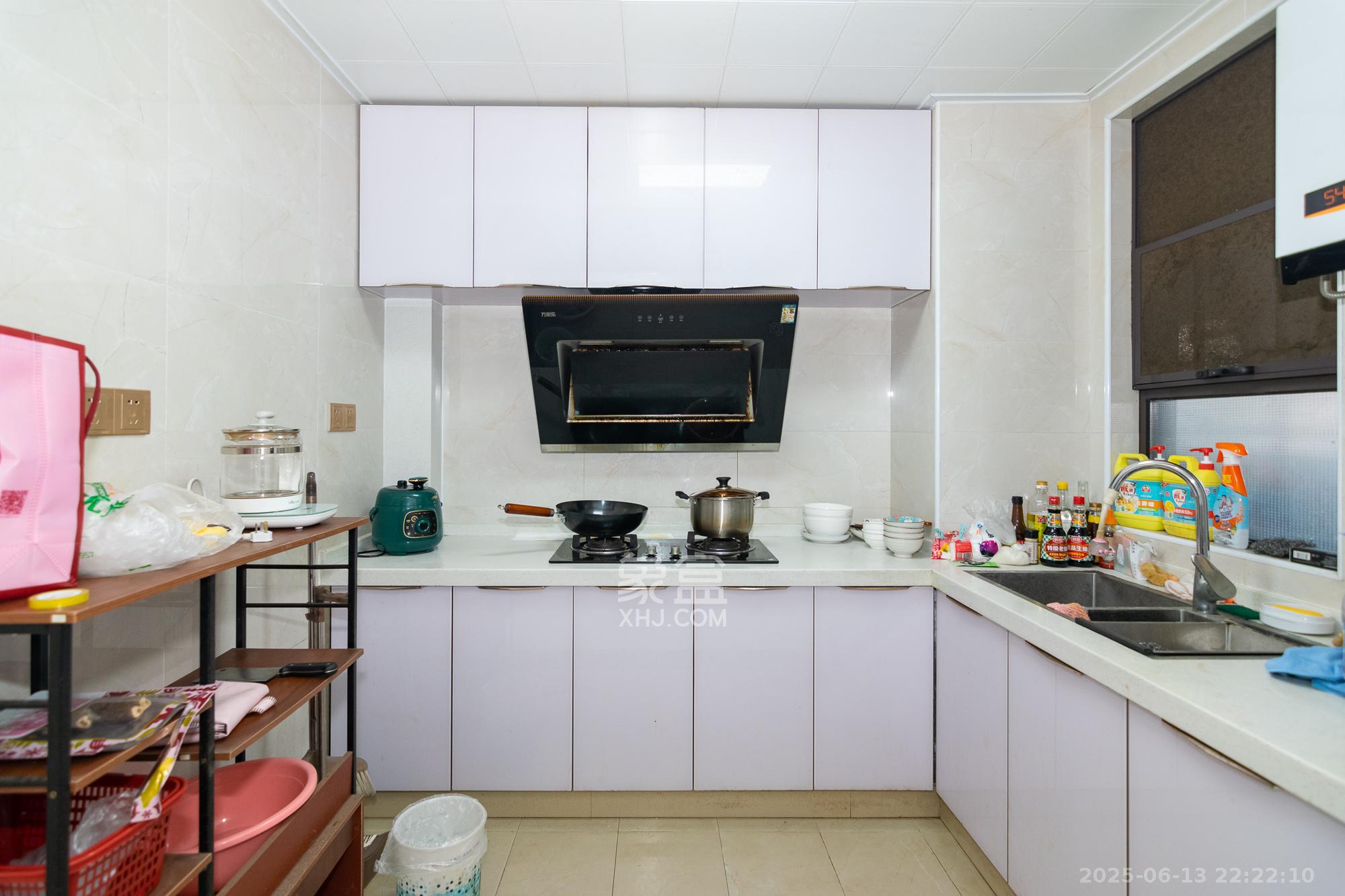 正荣财富中心  3室2厅1卫    68.0万厨房