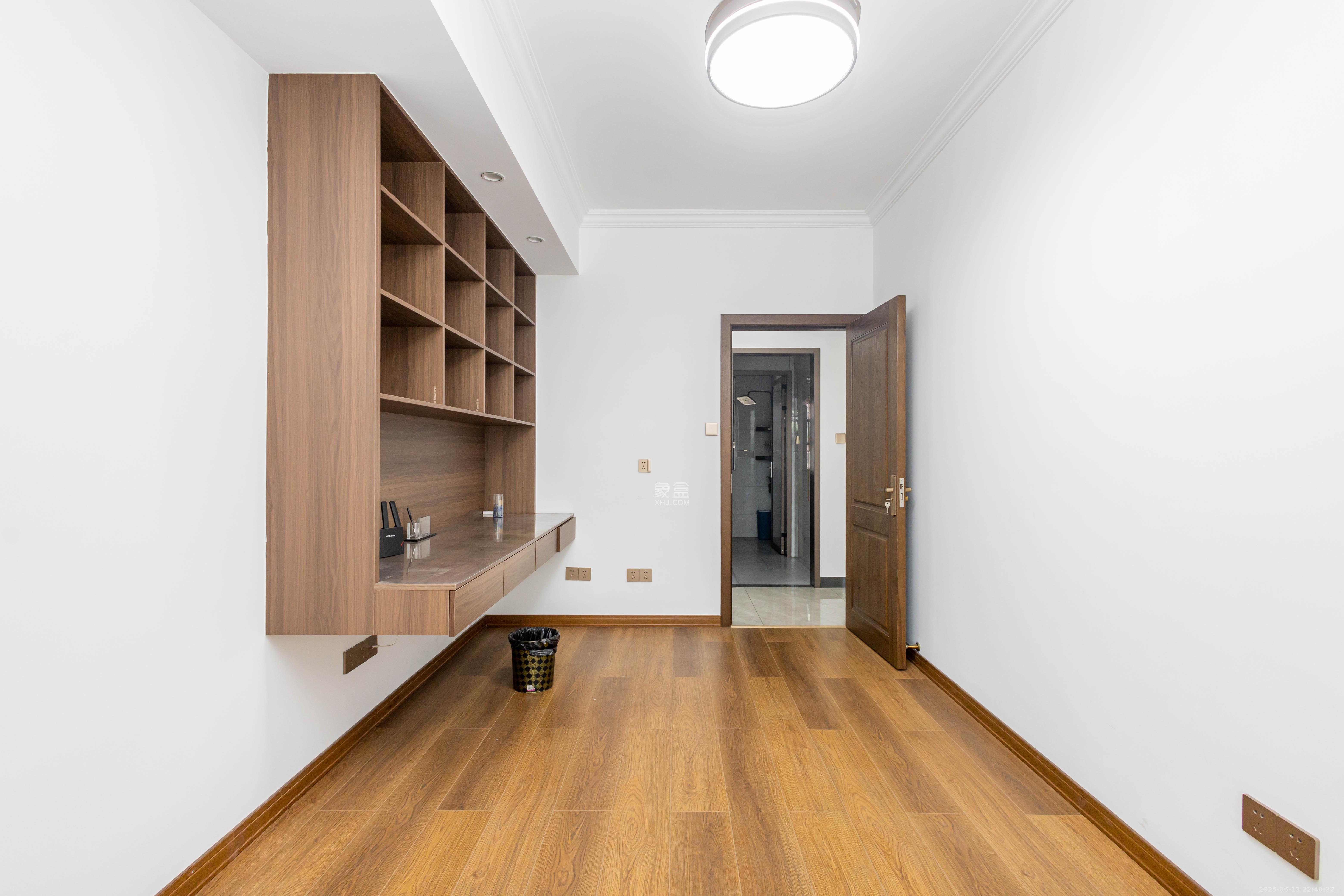 福天星中心(福天星雅苑)  4室2厅2卫    172.0万 福天星中心(福天星雅苑)  4室2厅2卫    172.0万卧室