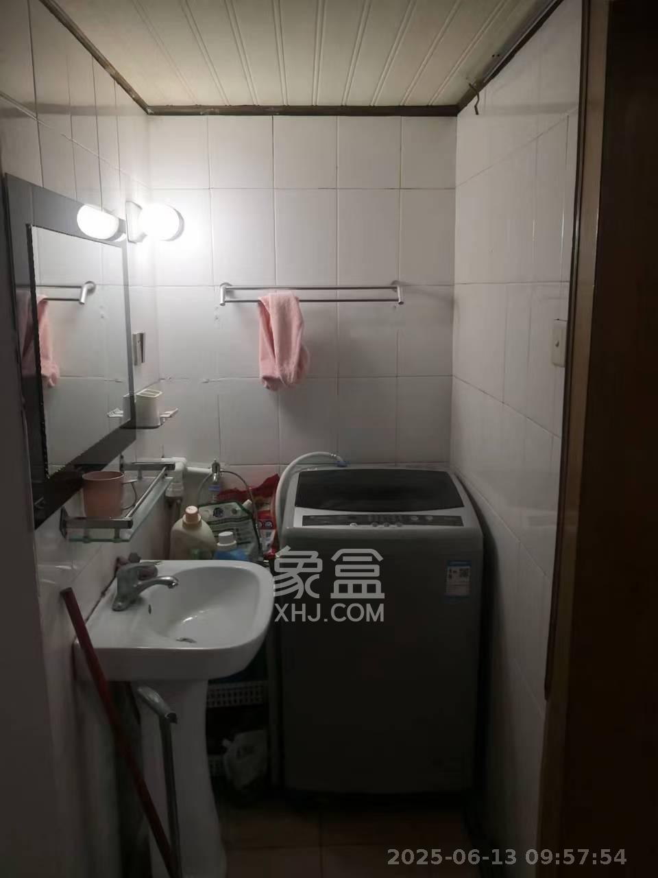 桐荫里社区 3室1厅1卫 1800.0元/月 桐荫里社区 3室1厅1卫 1800.0元/月室内图