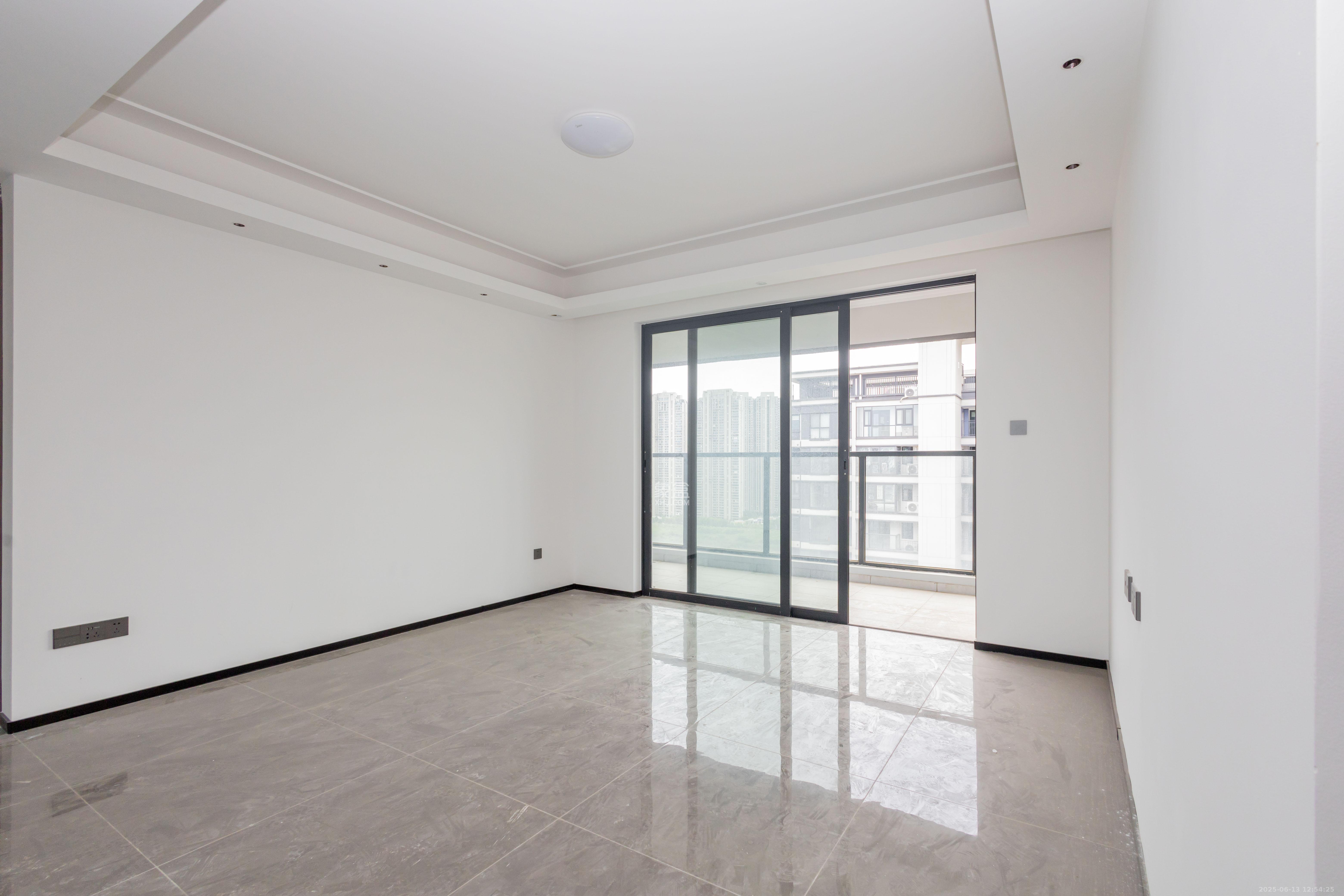 美的云樾 4室2厅2卫 190.0万 美的云樾 4室2厅2卫 190.0万客厅