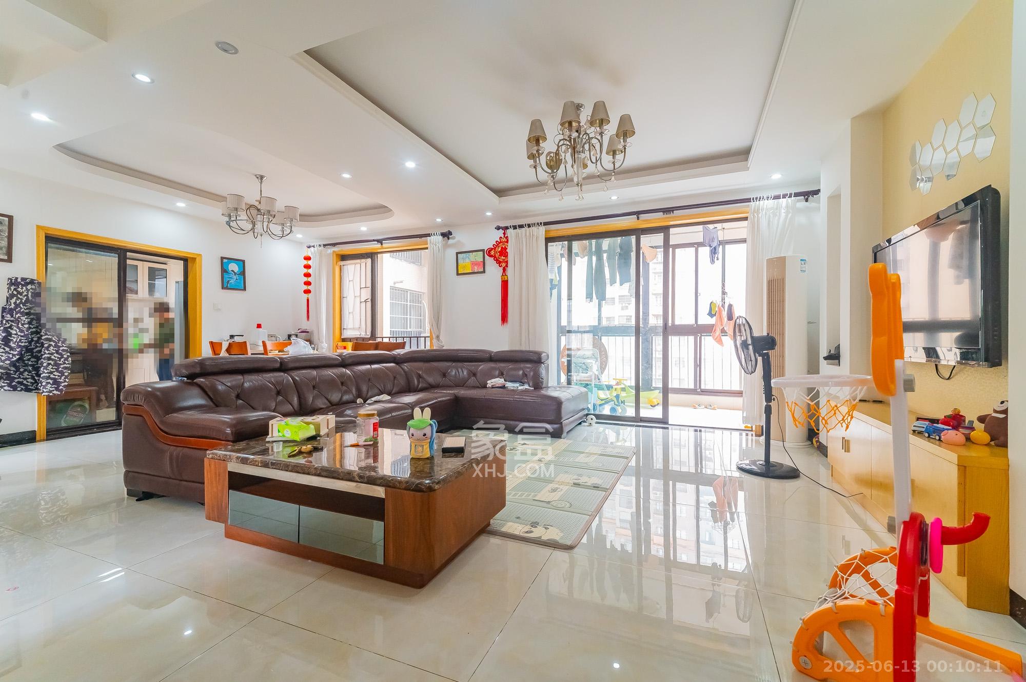 华润凤凰城三期  3室2厅2卫    100.0万 华润凤凰城三期  3室2厅2卫    100.0万客厅