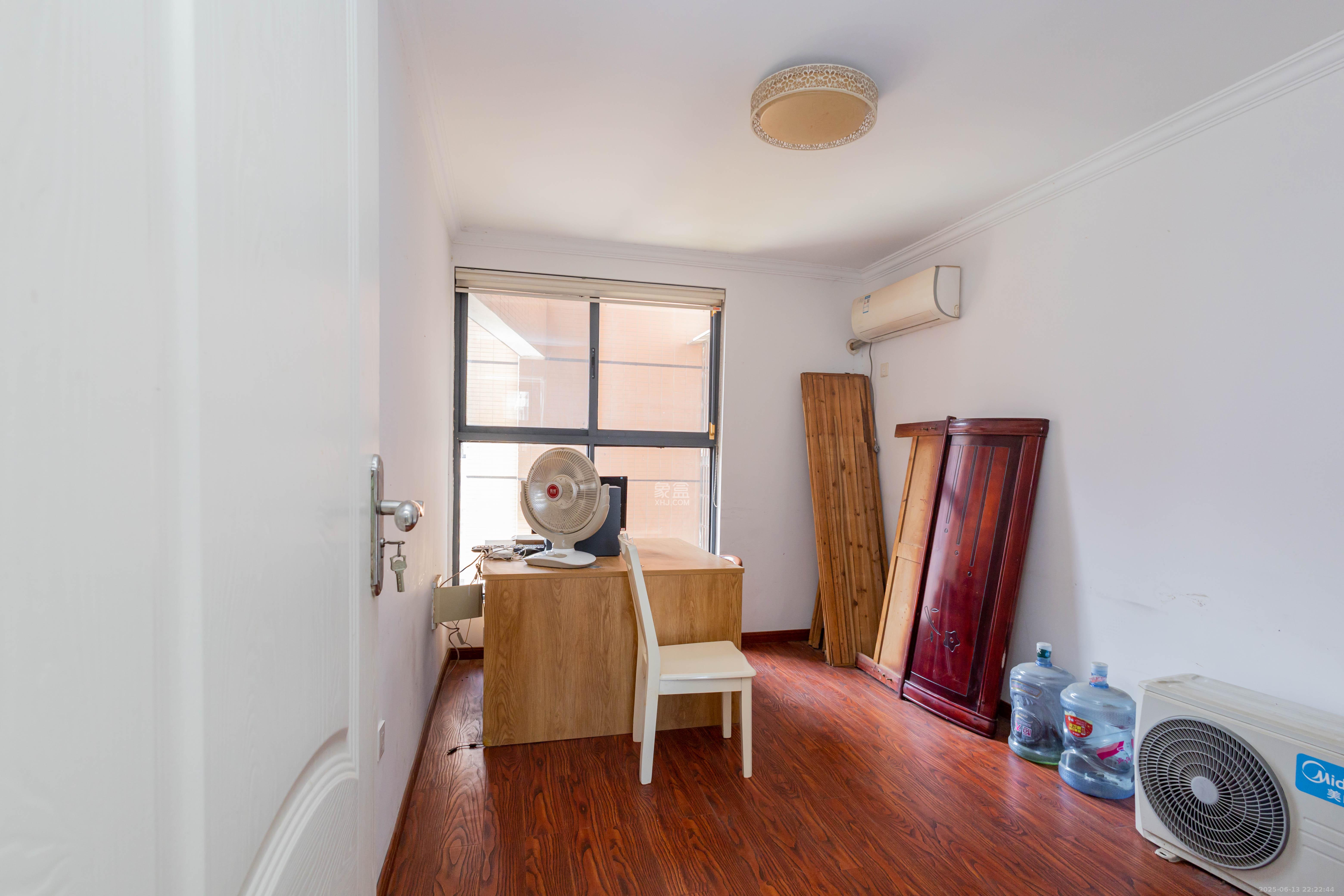 新蕾品阁居 4室2厅1卫 65.8万 新蕾品阁居 4室2厅1卫 65.8万卧室