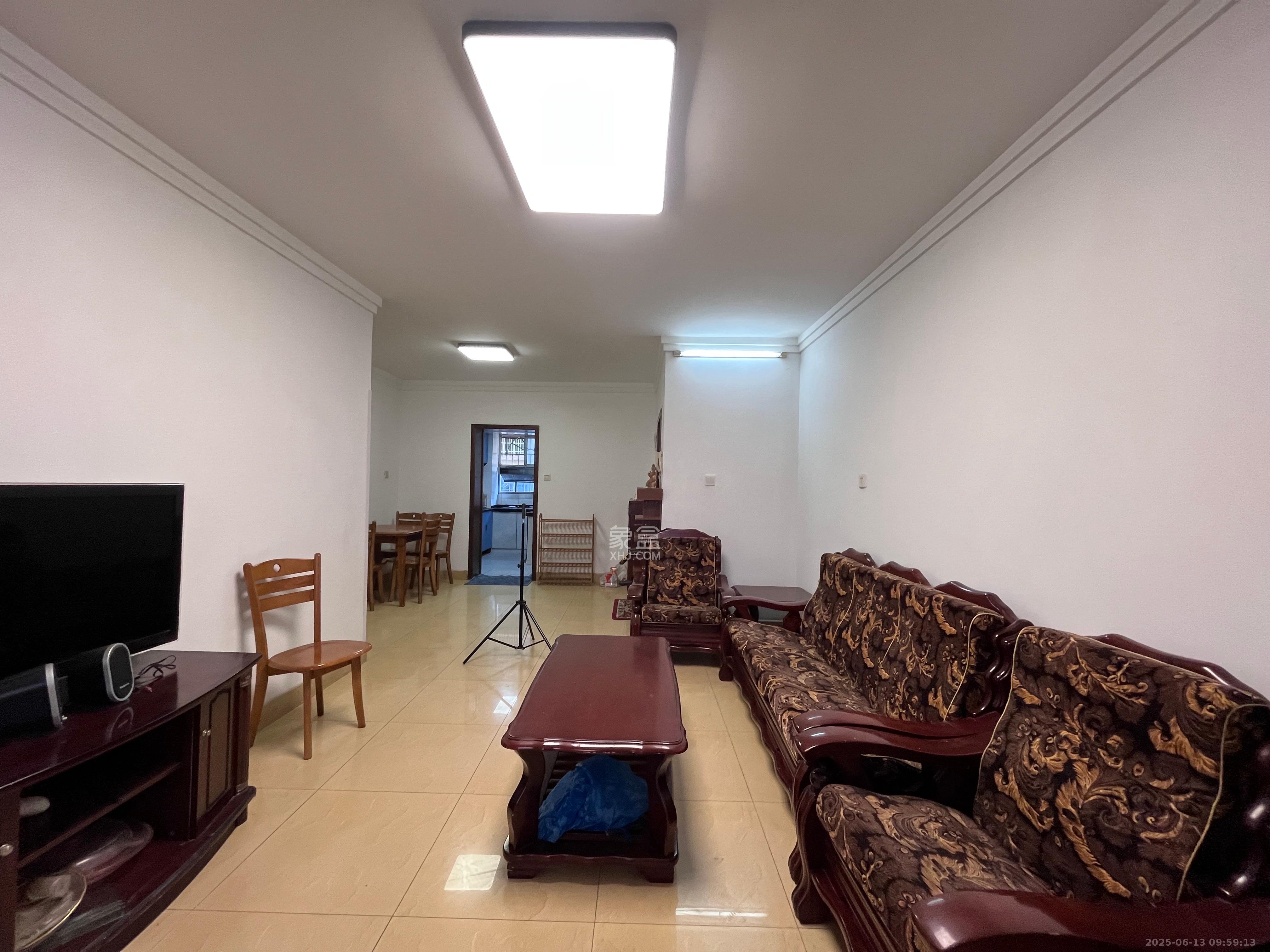 南建公寓  3室2厅1卫    2000.0元/月室内图