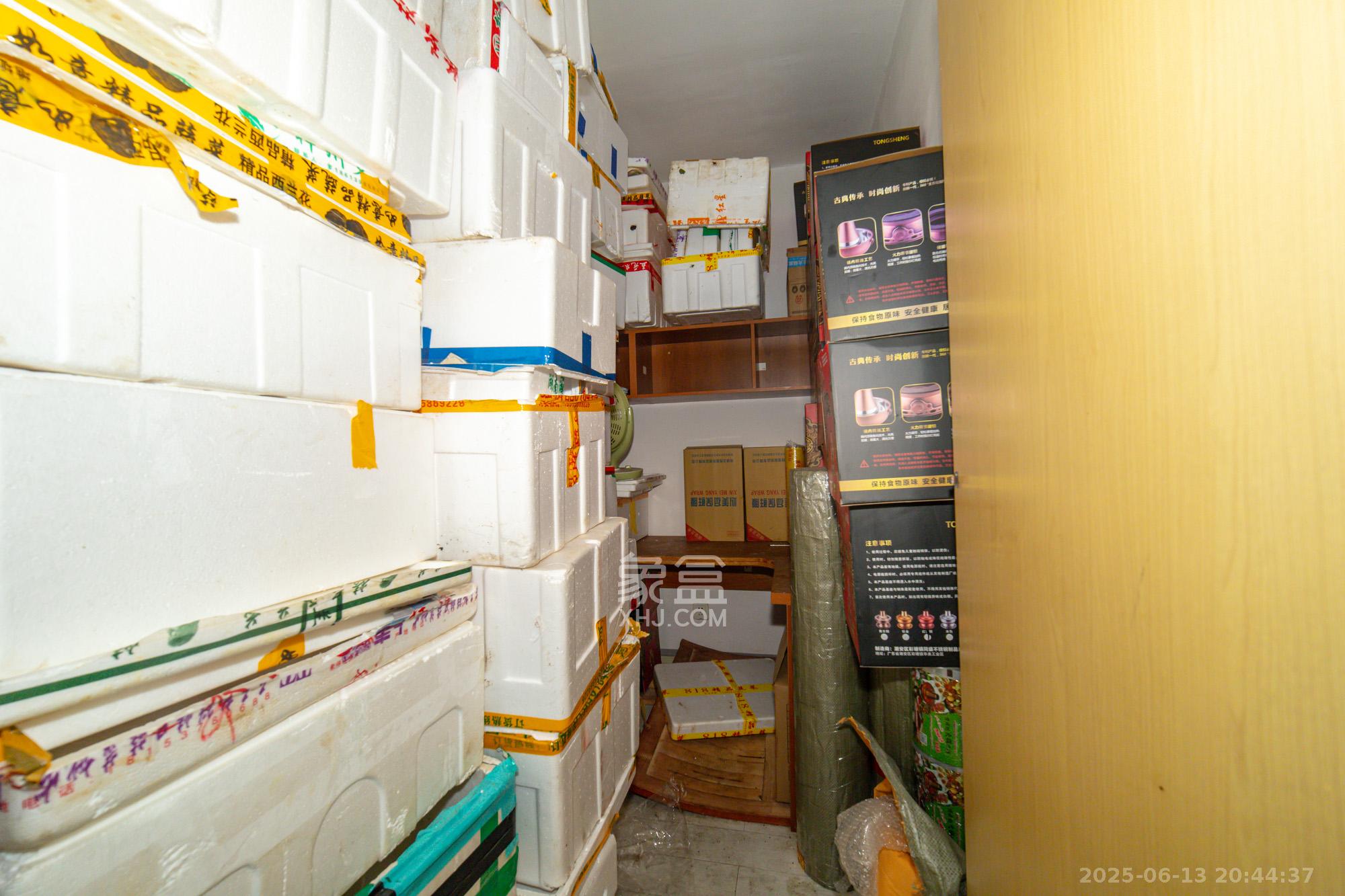 华润凤凰城三期  3室2厅2卫   126.00万卧室