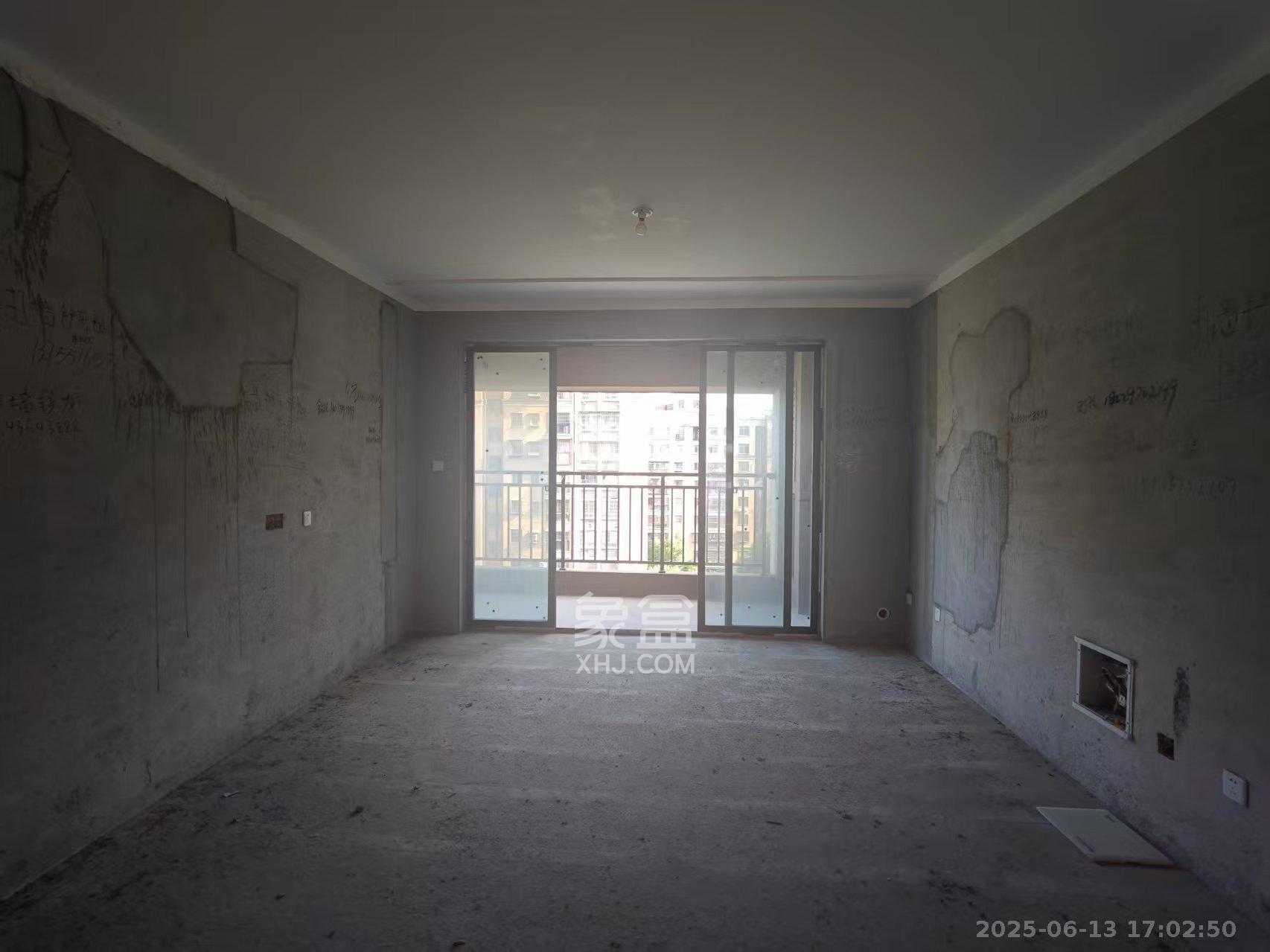 荣盛城  3室2厅2卫    900.0元/月户型图