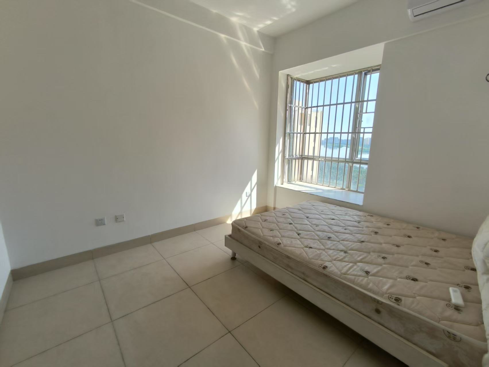 滨江度假城 2室2厅1卫 109.0万 滨江度假城 2室2厅1卫 109.0万客厅