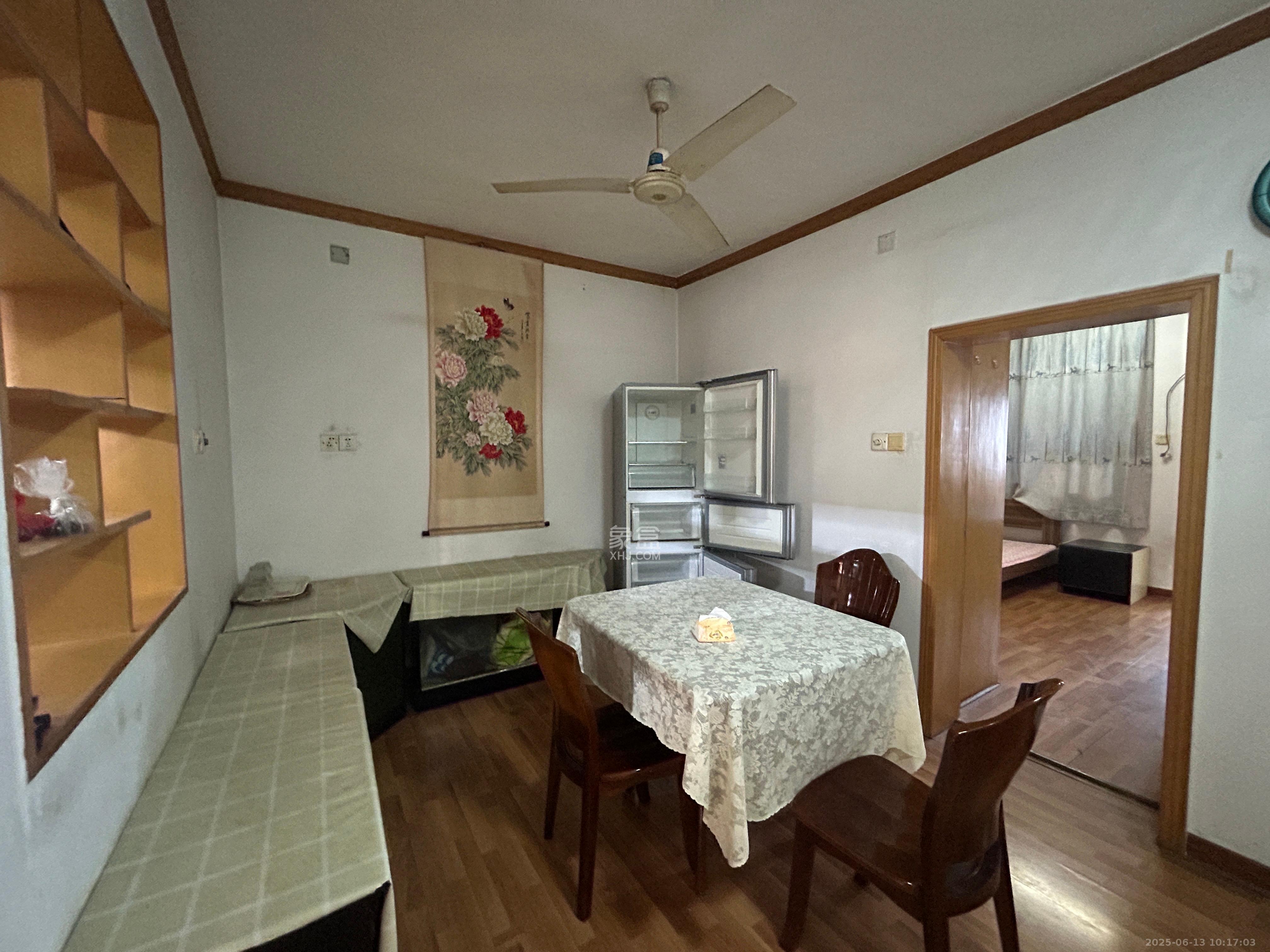 中南石油局宿舍 3室1厅1卫 2400.0元/月 中南石油局宿舍 3室1厅1卫 2400.0元/月室内图