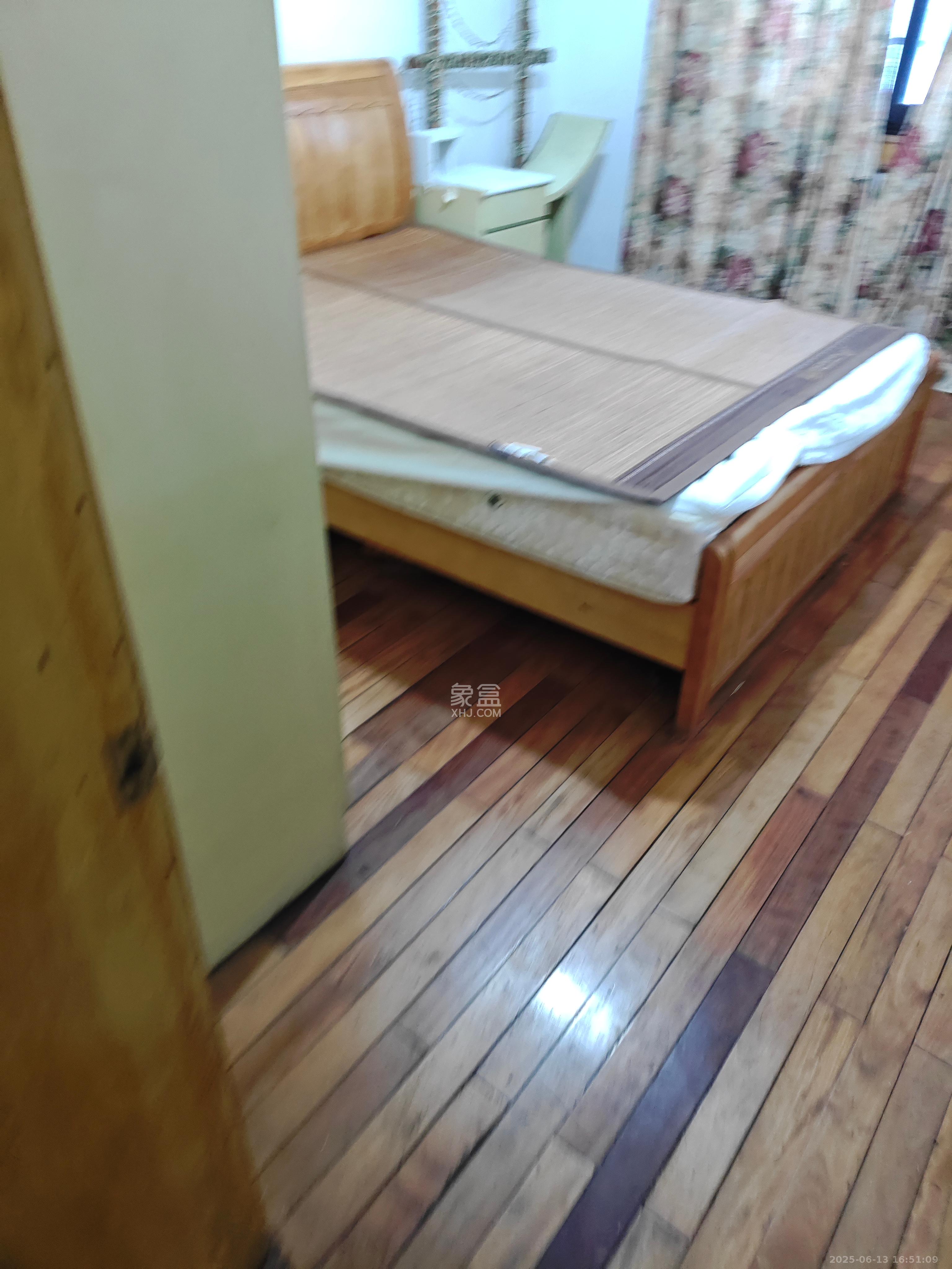 湖商住宅楼  3室1厅1卫   2000.00元/月室内图