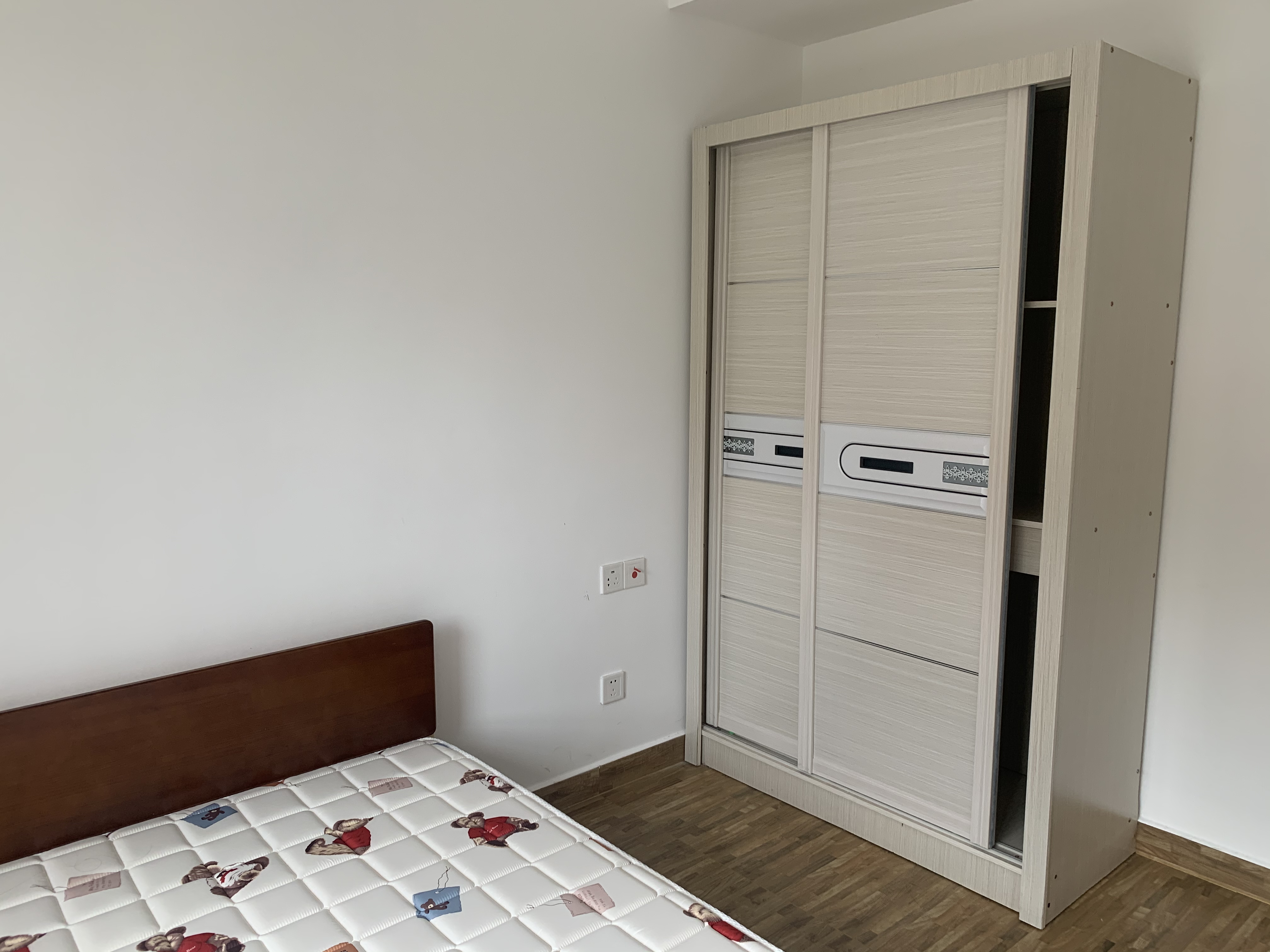 伊泰天骄三期  2室2厅1卫    110.0万 伊泰天骄三期  2室2厅1卫    110.0万室内图