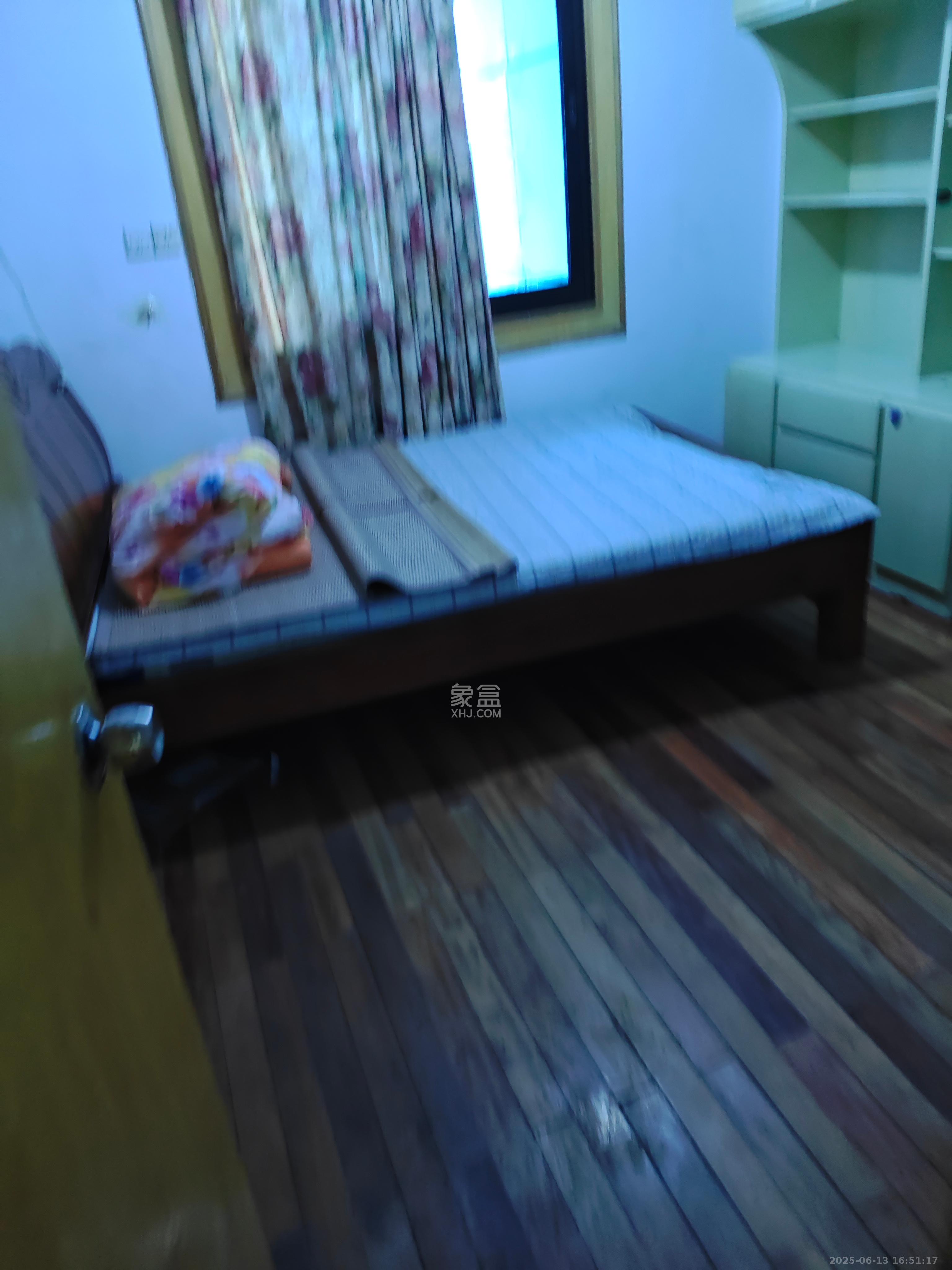 湖商住宅楼  3室1厅1卫   2000.00元/月室内图
