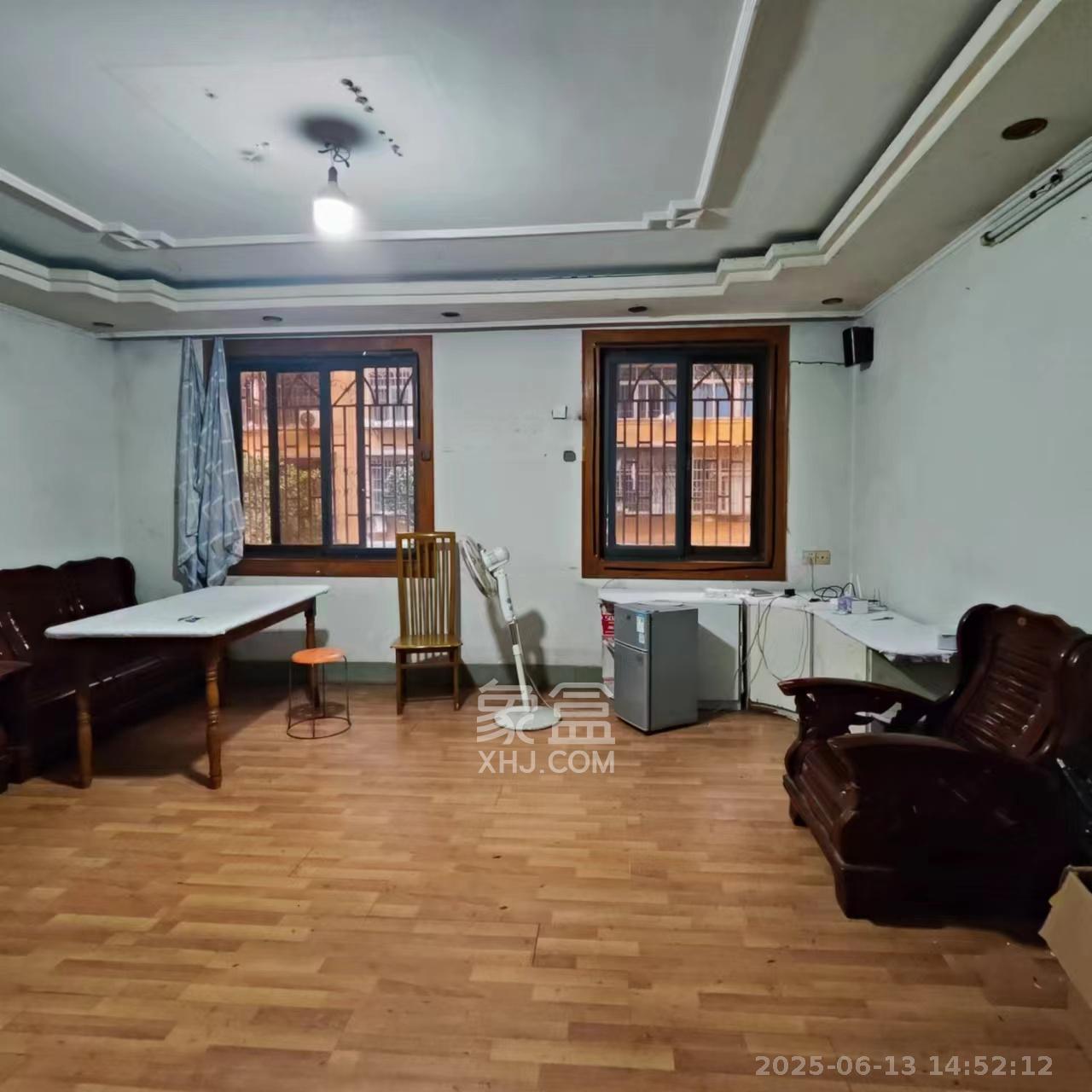 群芳园  3室1厅1卫   1800.00元/月室内图1