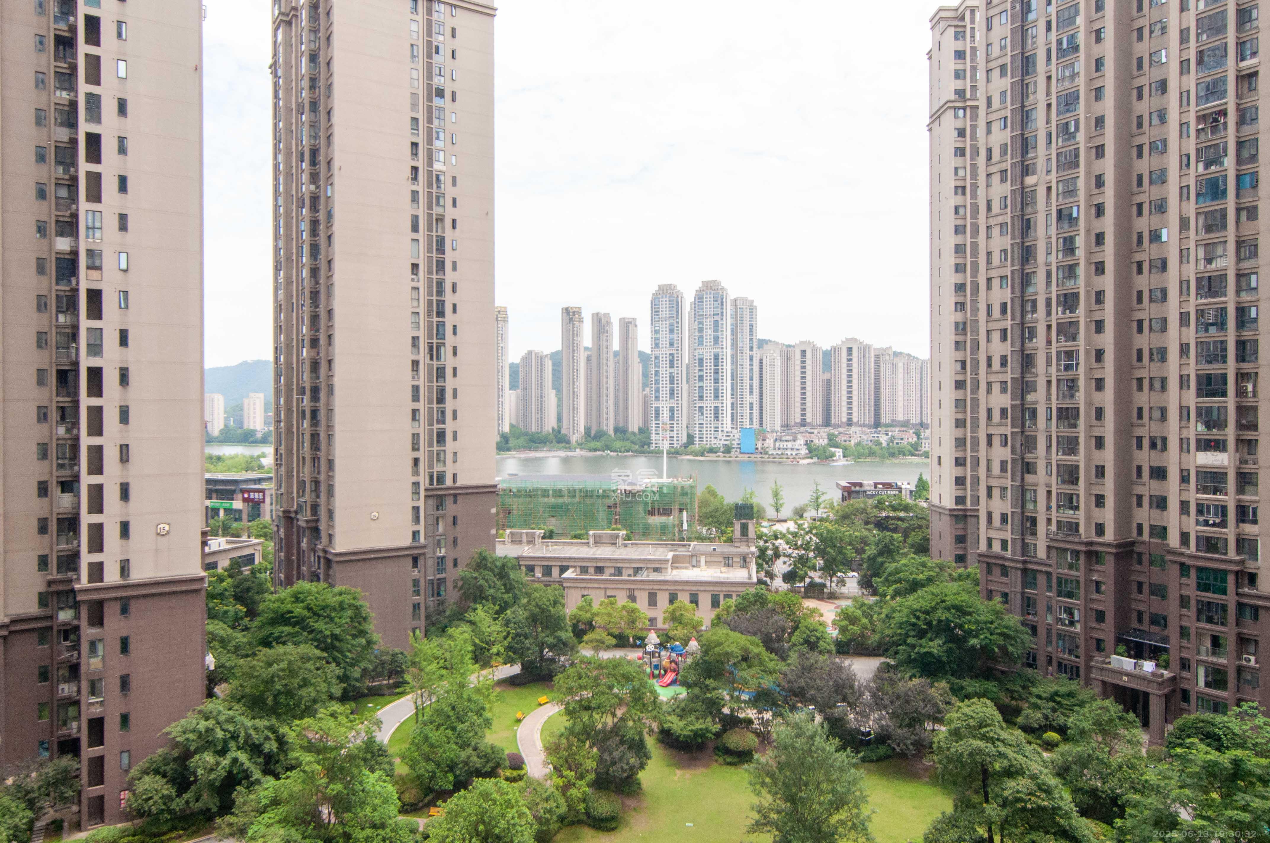 中建梅溪湖中心  3室2厅1卫   140.00万其他