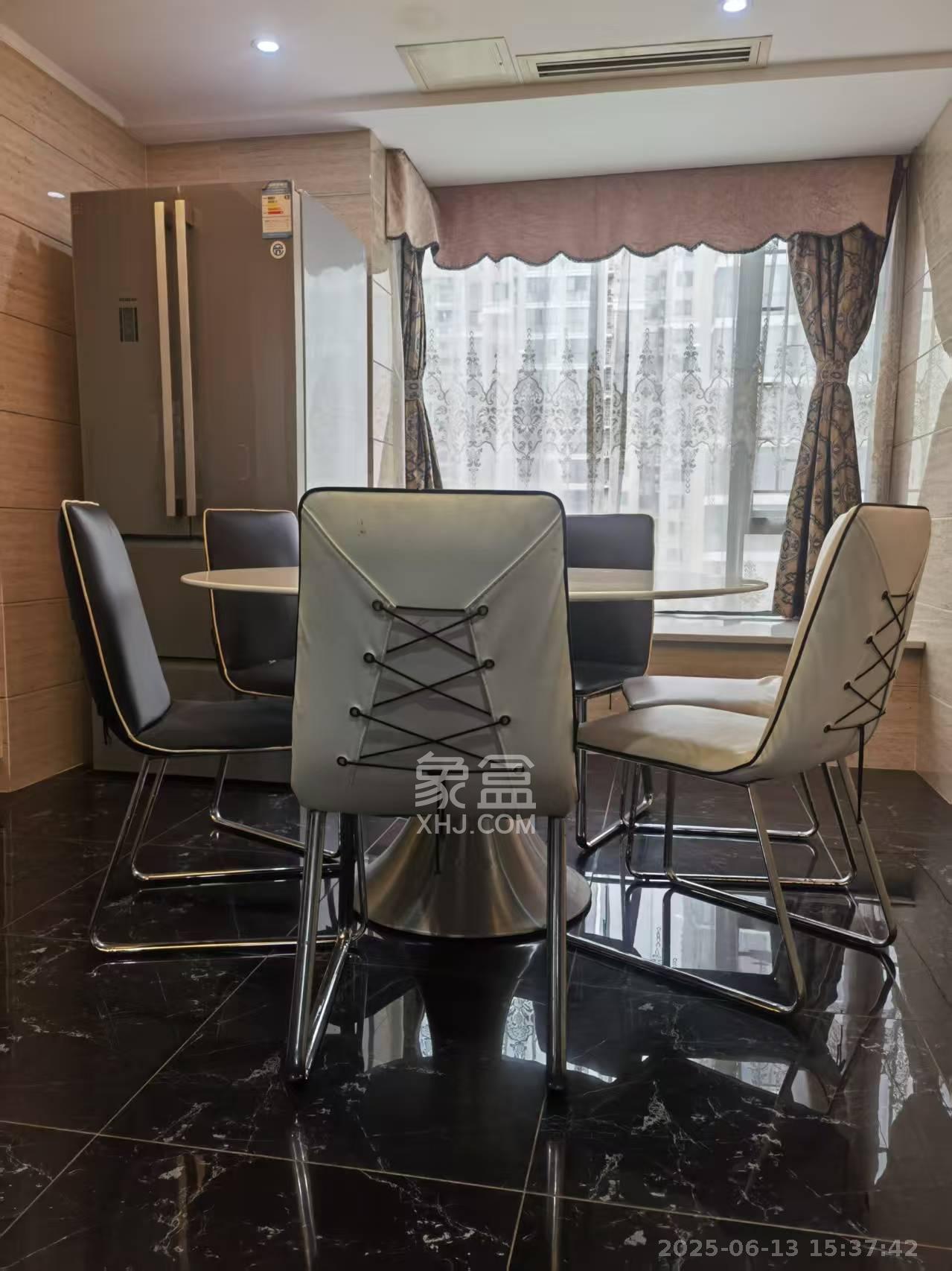 汇景豪庭  3室2厅2卫   3400.00元/月室内图