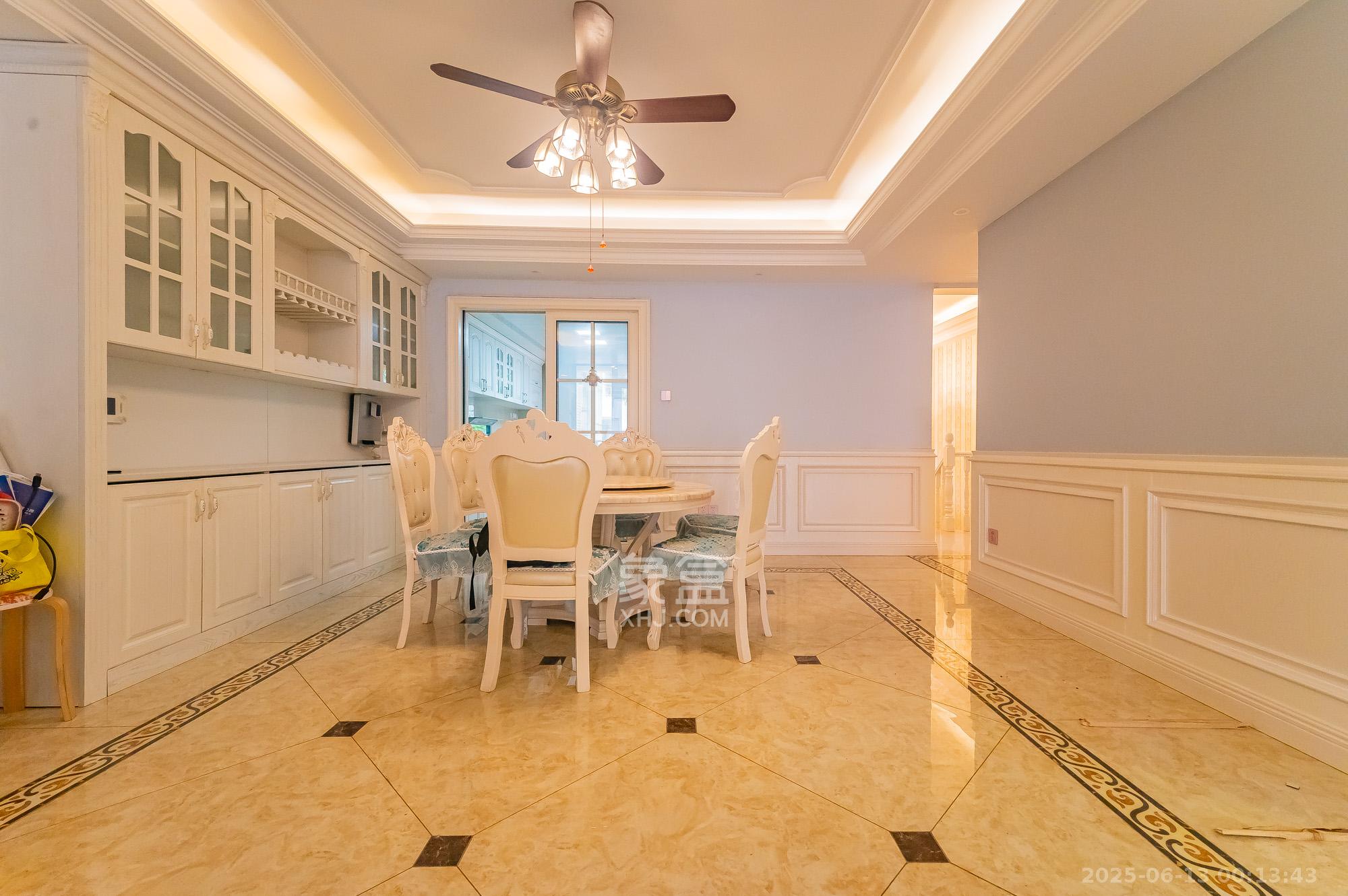 海伦春天  5室3厅4卫    208.0万 海伦春天  5室3厅4卫    208.0万客厅