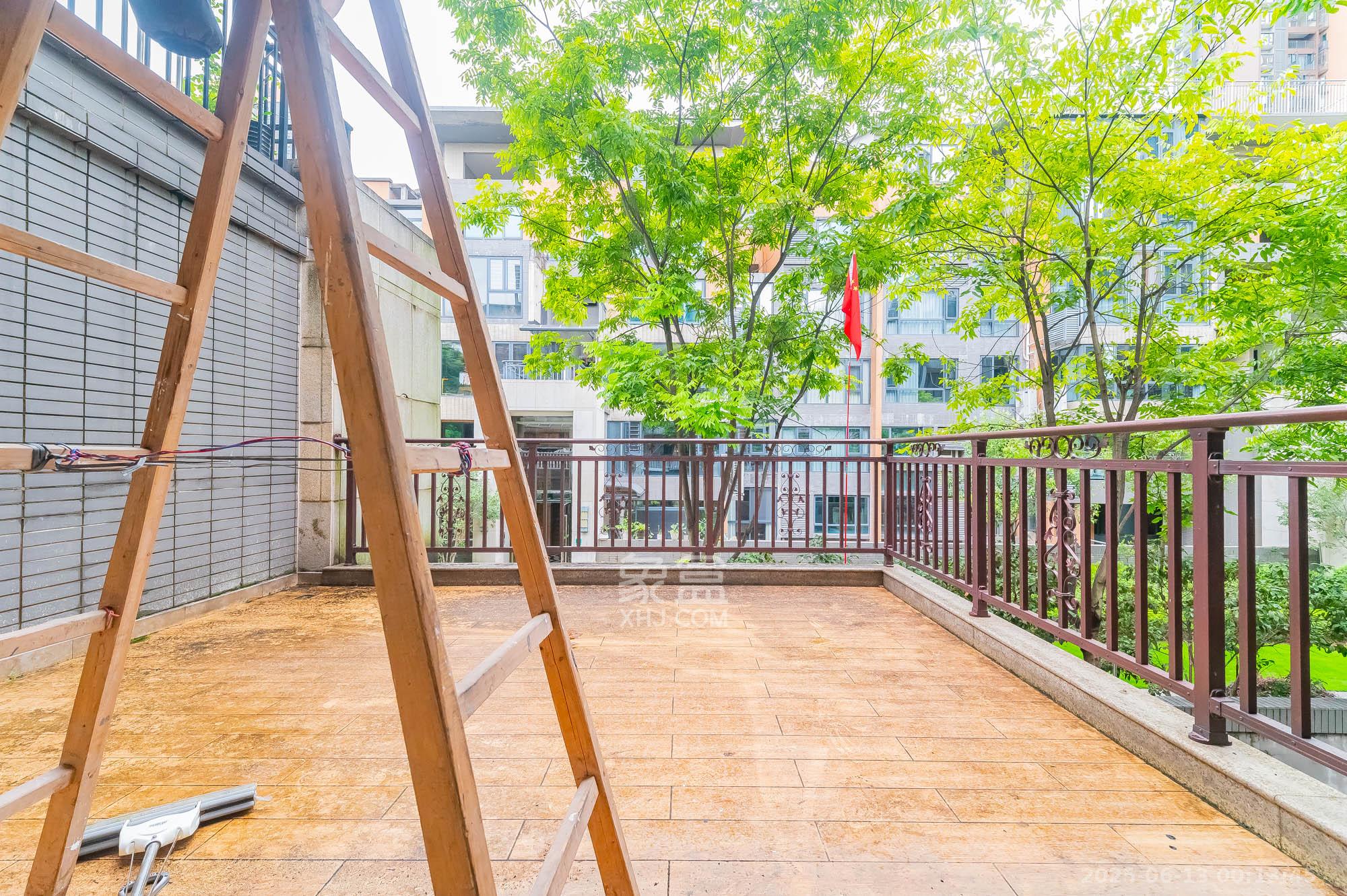 海伦春天  5室3厅4卫    208.0万 海伦春天  5室3厅4卫    208.0万阳台