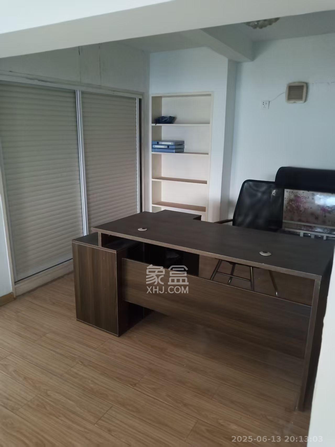 融圣国际  1室1厅1卫    2200.0元/月 融圣国际  1室1厅1卫    2200.0元/月