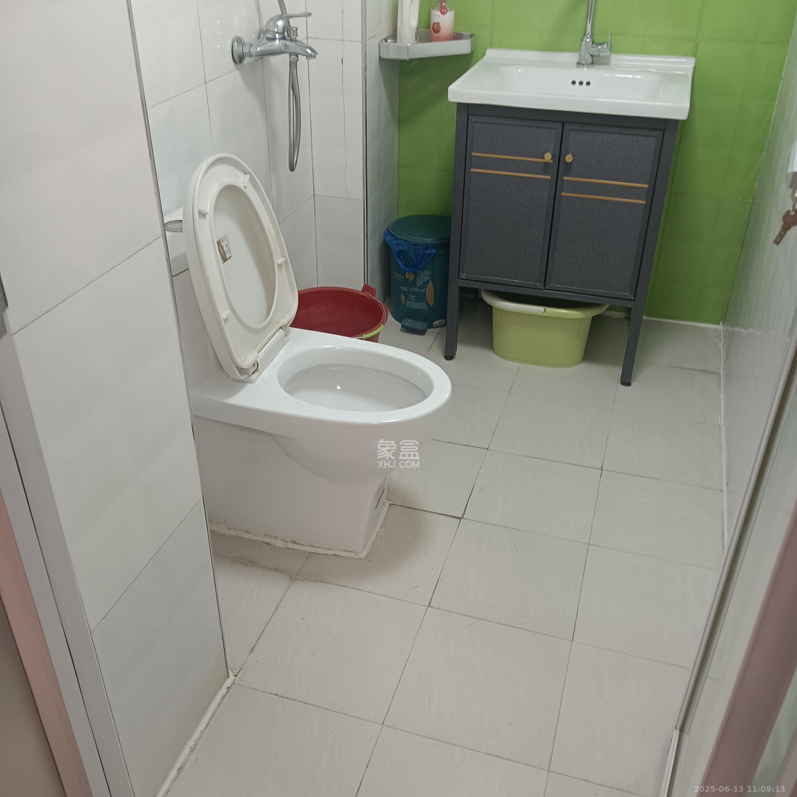 融橙上品  1室1厅1卫   1300.00元/月室内图