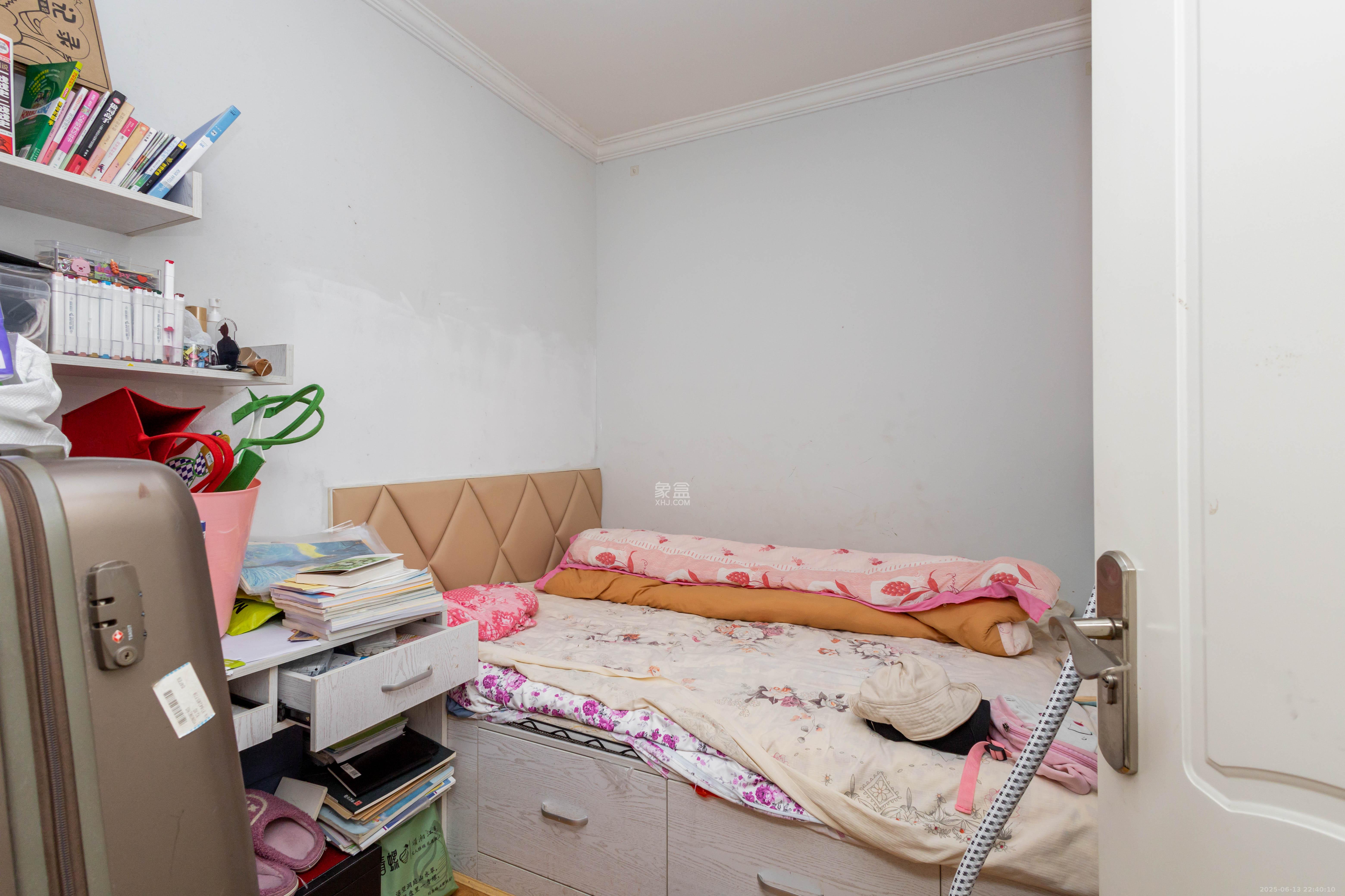 东方美地  3室2厅2卫    62.8万卧室