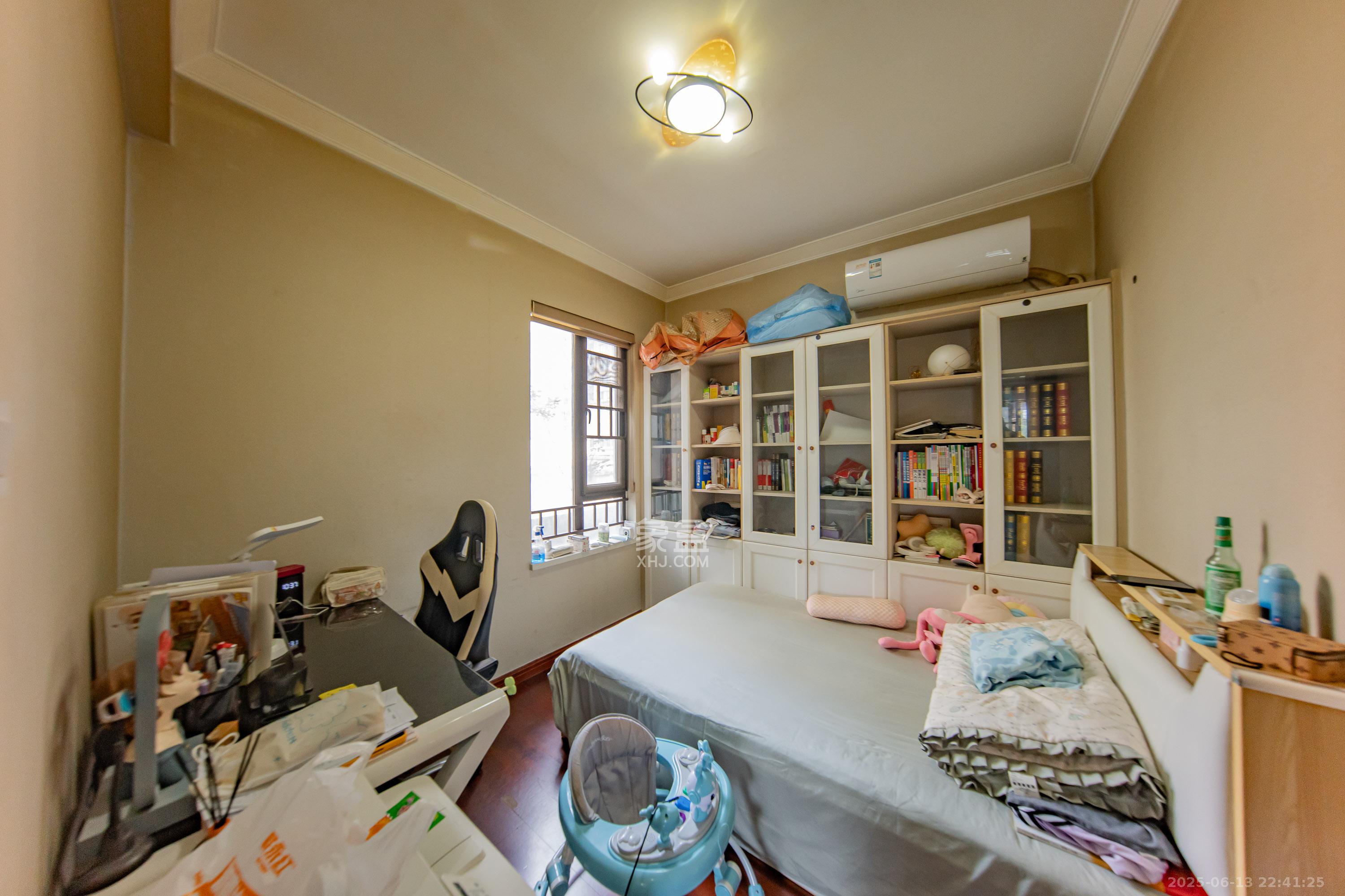 中海国际五期 3室2厅2卫 80.0万 中海国际五期 3室2厅2卫 80.0万卧室