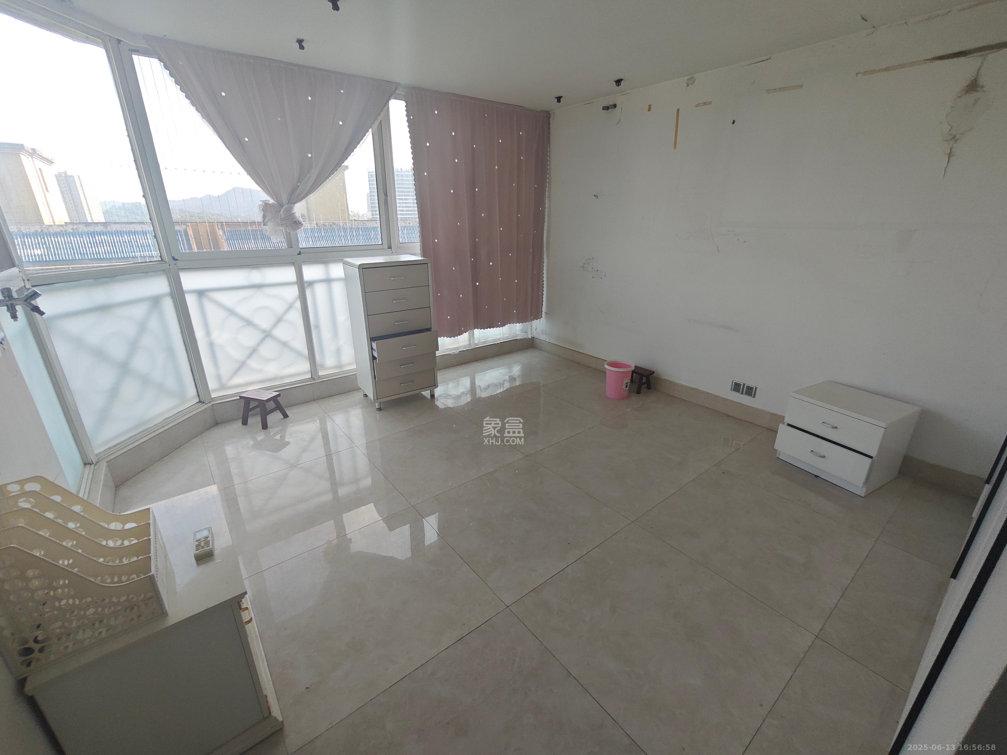 格林星城 4室2厅2卫 4100.0元/月 格林星城 4室2厅2卫 4100.0元/月室内图