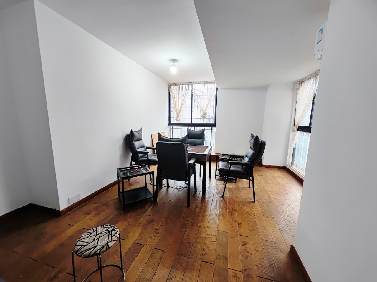 紫苑江岸 5室2厅3卫 85.0万 紫苑江岸 5室2厅3卫 85.0万室内图