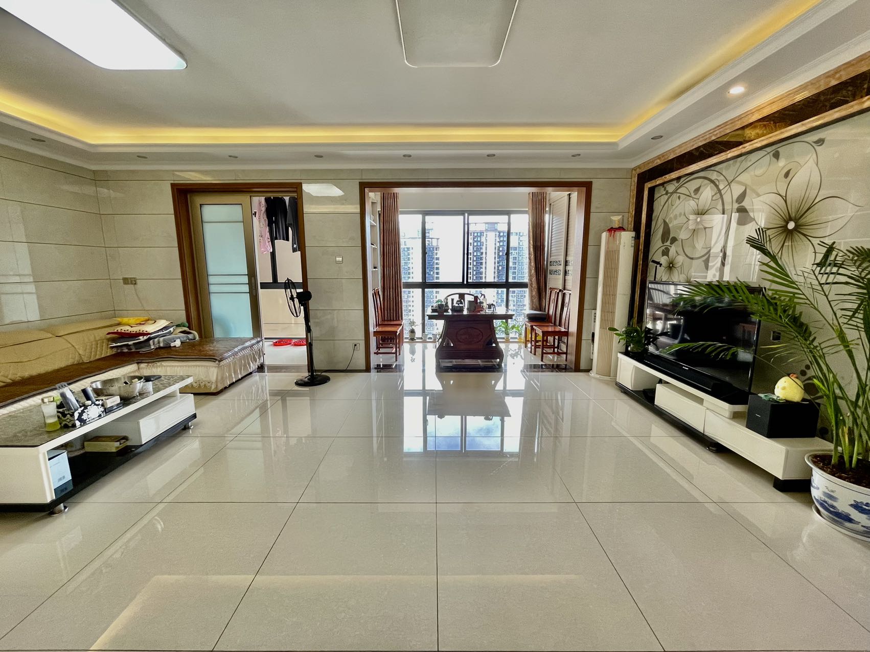 山水洲城华晨第一城 3室2厅1卫 68.8万 山水洲城华晨第一城 3室2厅1卫 68.8万室内图