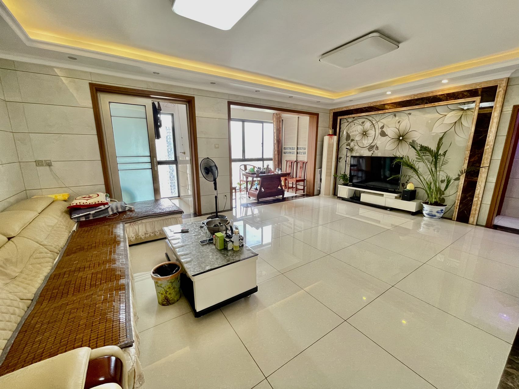 山水洲城华晨第一城 3室2厅1卫 68.8万 山水洲城华晨第一城 3室2厅1卫 68.8万室内图