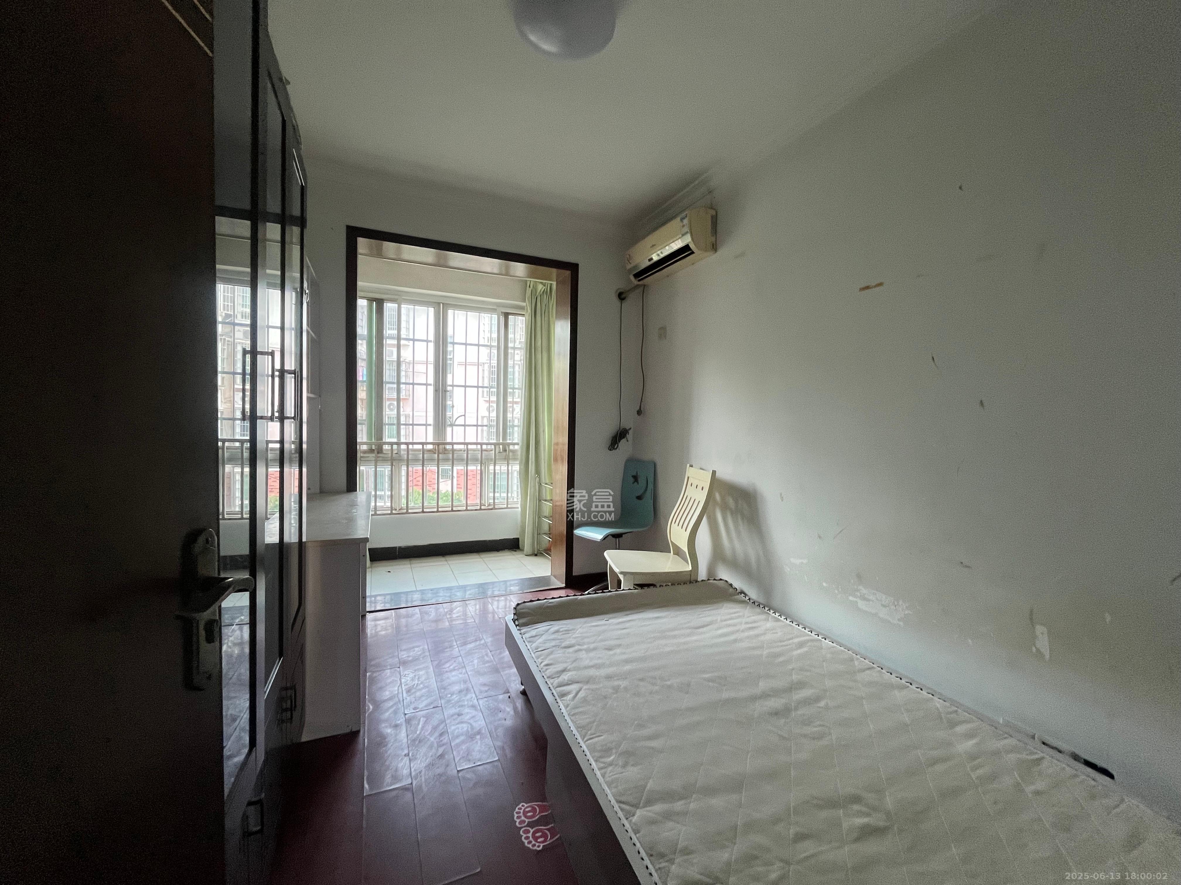 恩瑞麓山名园(龙王港小区) 3室2厅2卫 2400.0元/月 恩瑞麓山名园(龙王港小区) 3室2厅2卫 2400.0元/月室内图