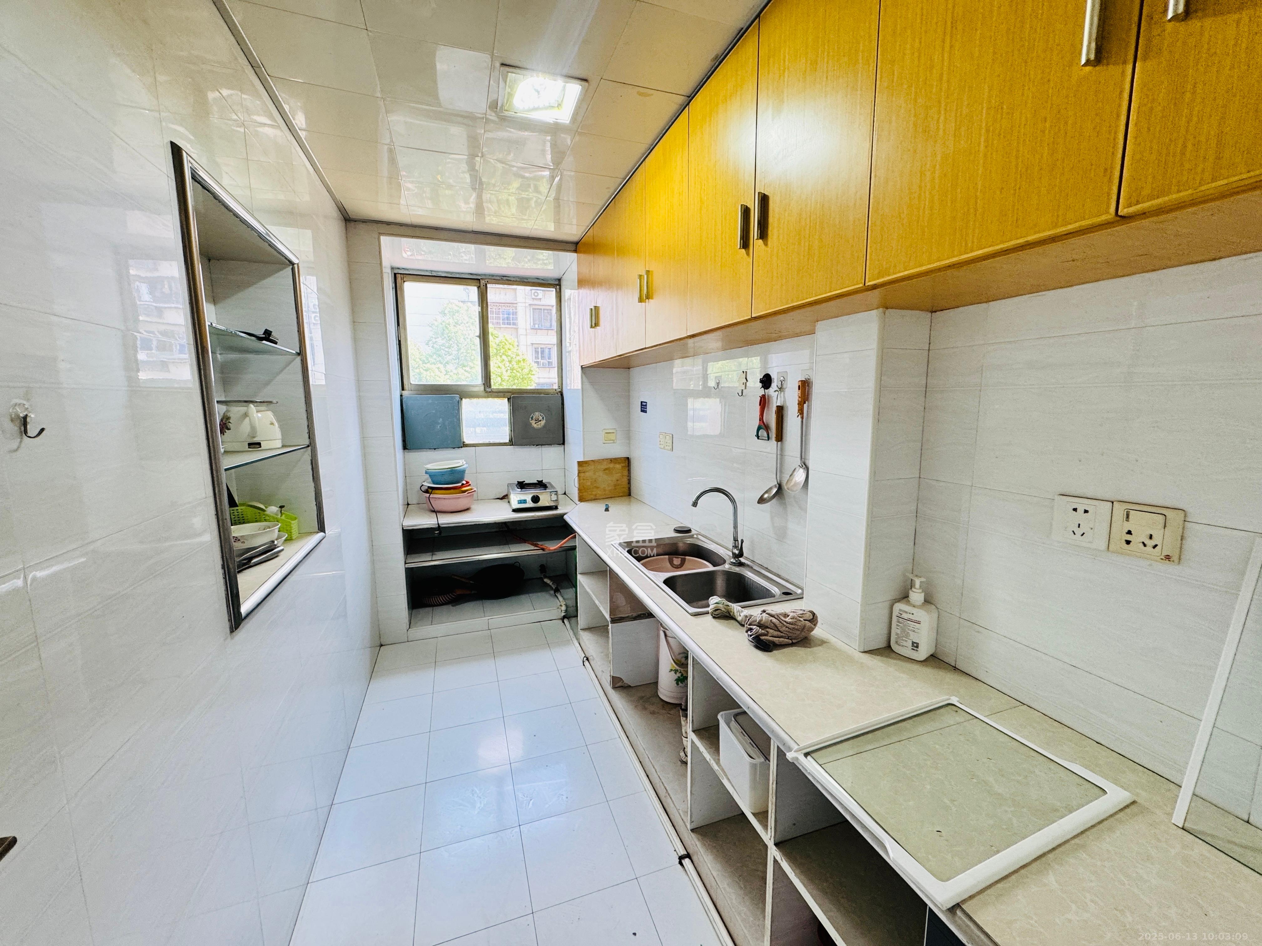 向家湾社区(含富湘公寓) 2室1厅1卫 2100.0元/月 向家湾社区(含富湘公寓) 2室1厅1卫 2100.0元/月室内图