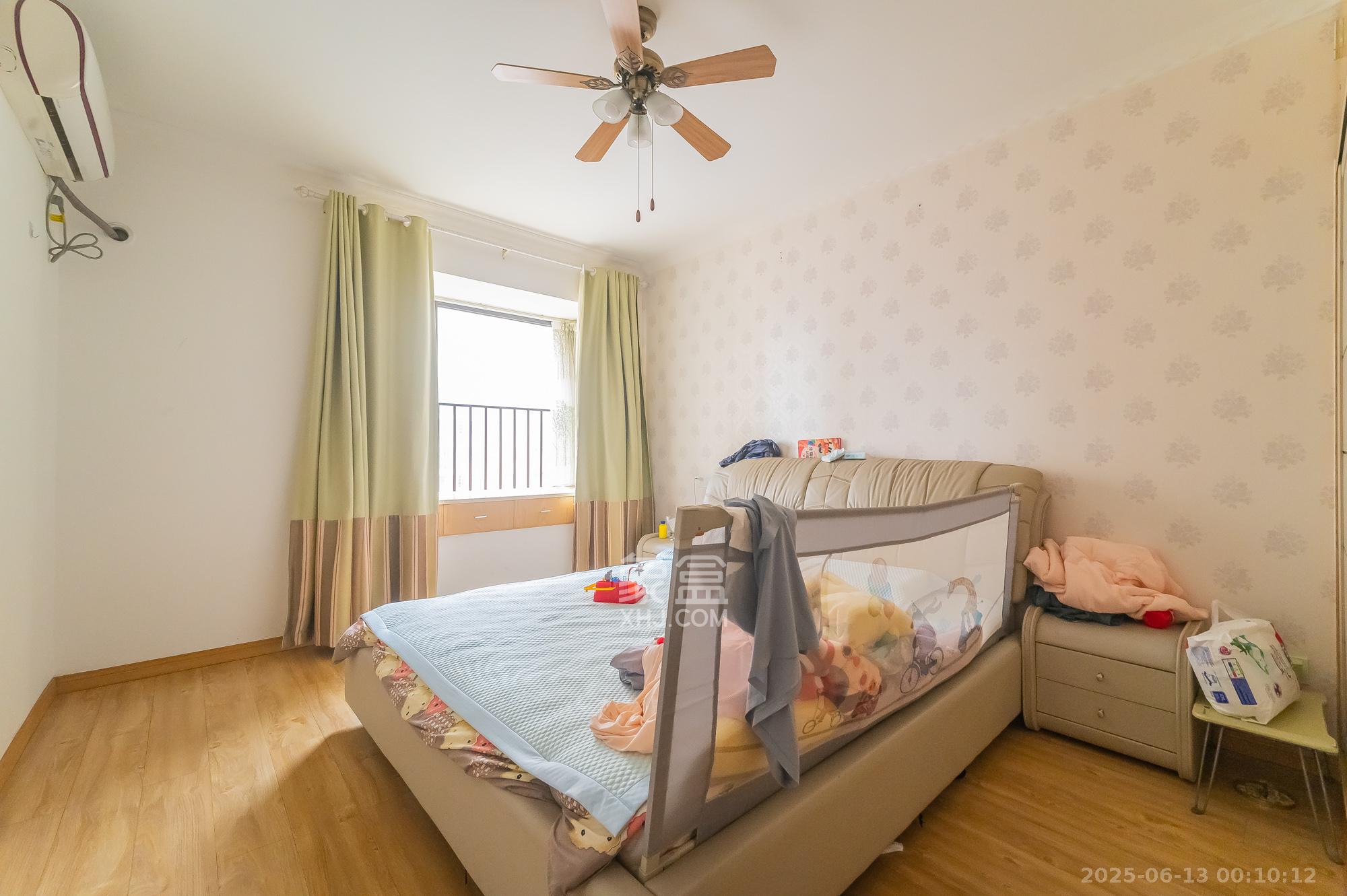 华润凤凰城三期  3室2厅2卫    100.0万 华润凤凰城三期  3室2厅2卫    100.0万卧室