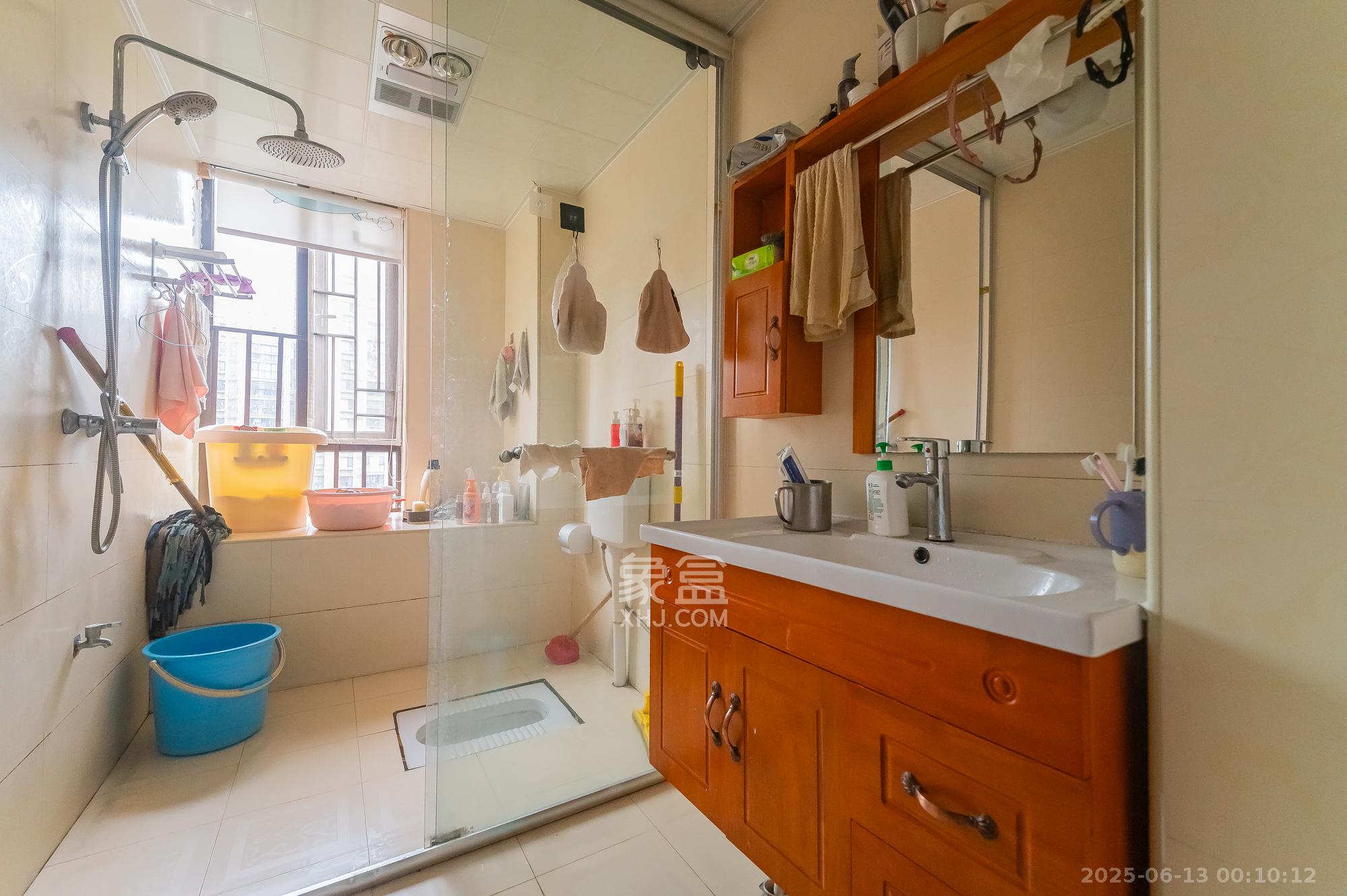 华润凤凰城三期  3室2厅2卫    100.0万 华润凤凰城三期  3室2厅2卫    100.0万卫生间