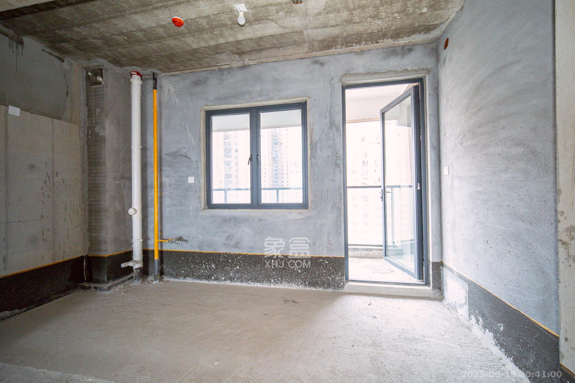 三一云谷 4室2厅3卫 258.0万 三一云谷 4室2厅3卫 258.0万厨房