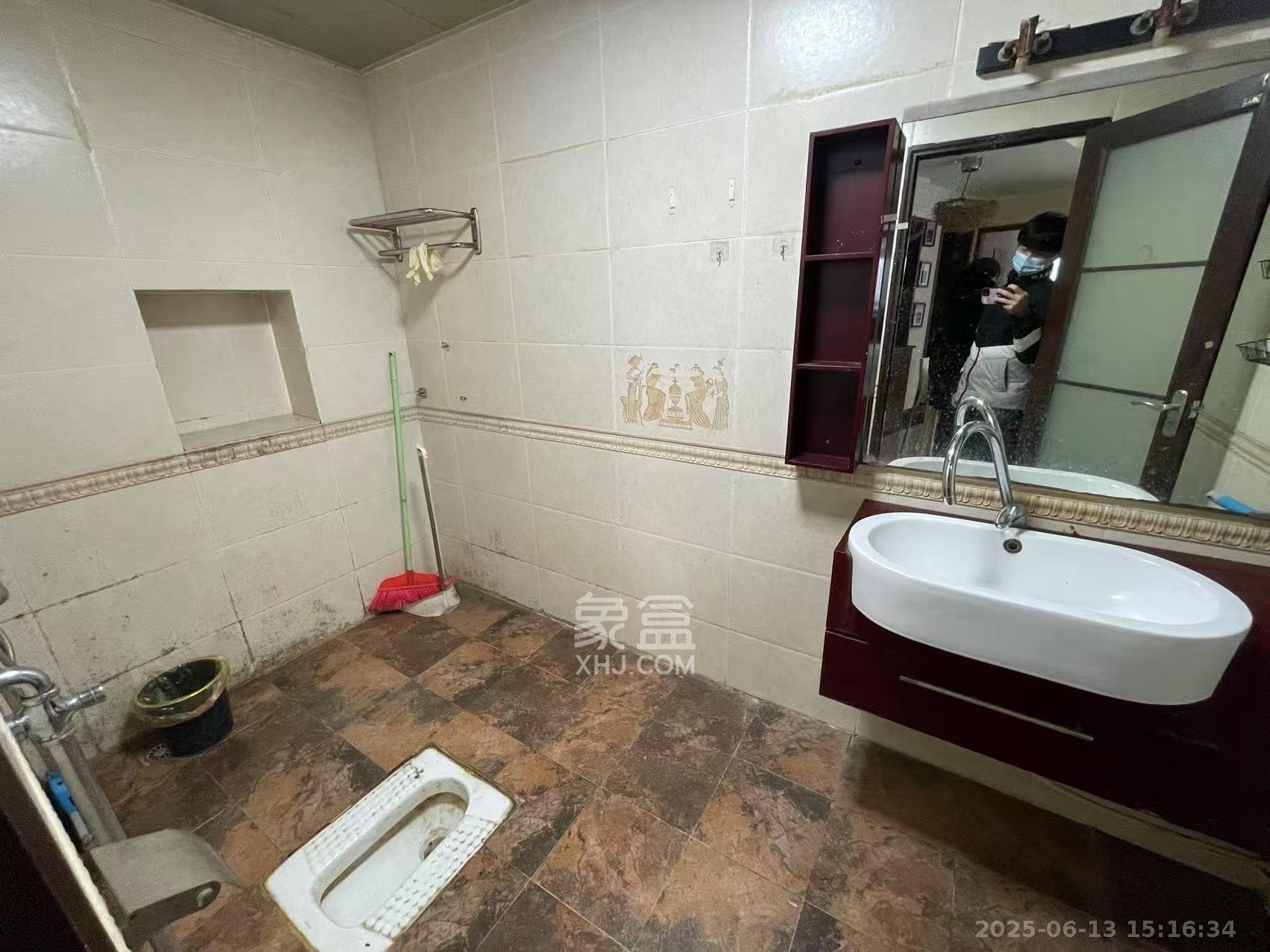 上城金都  3室2厅2卫   3600.00元/月室内图