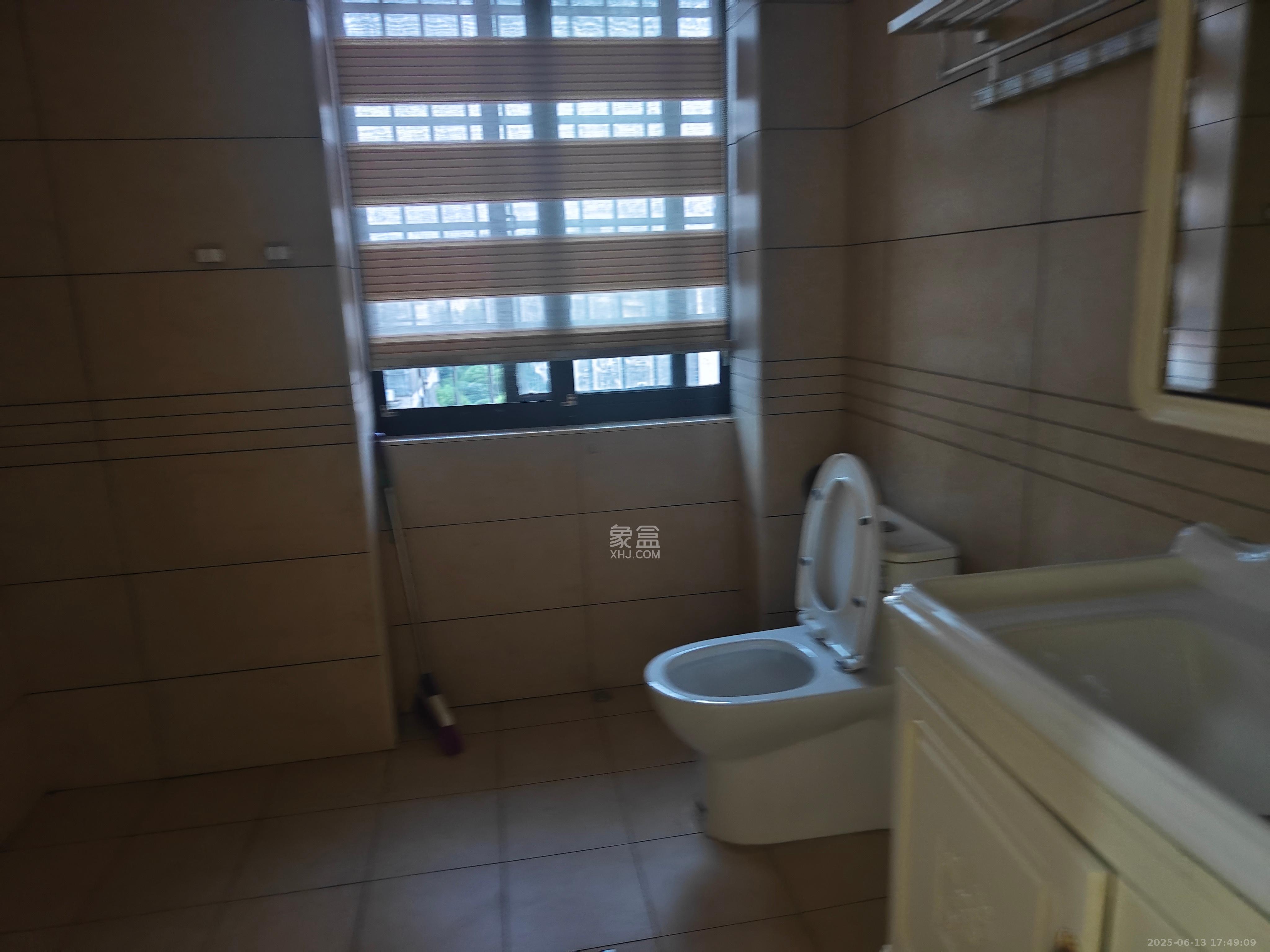 龙盛华府 4室2厅2卫 75.0万 龙盛华府 4室2厅2卫 75.0万室内图