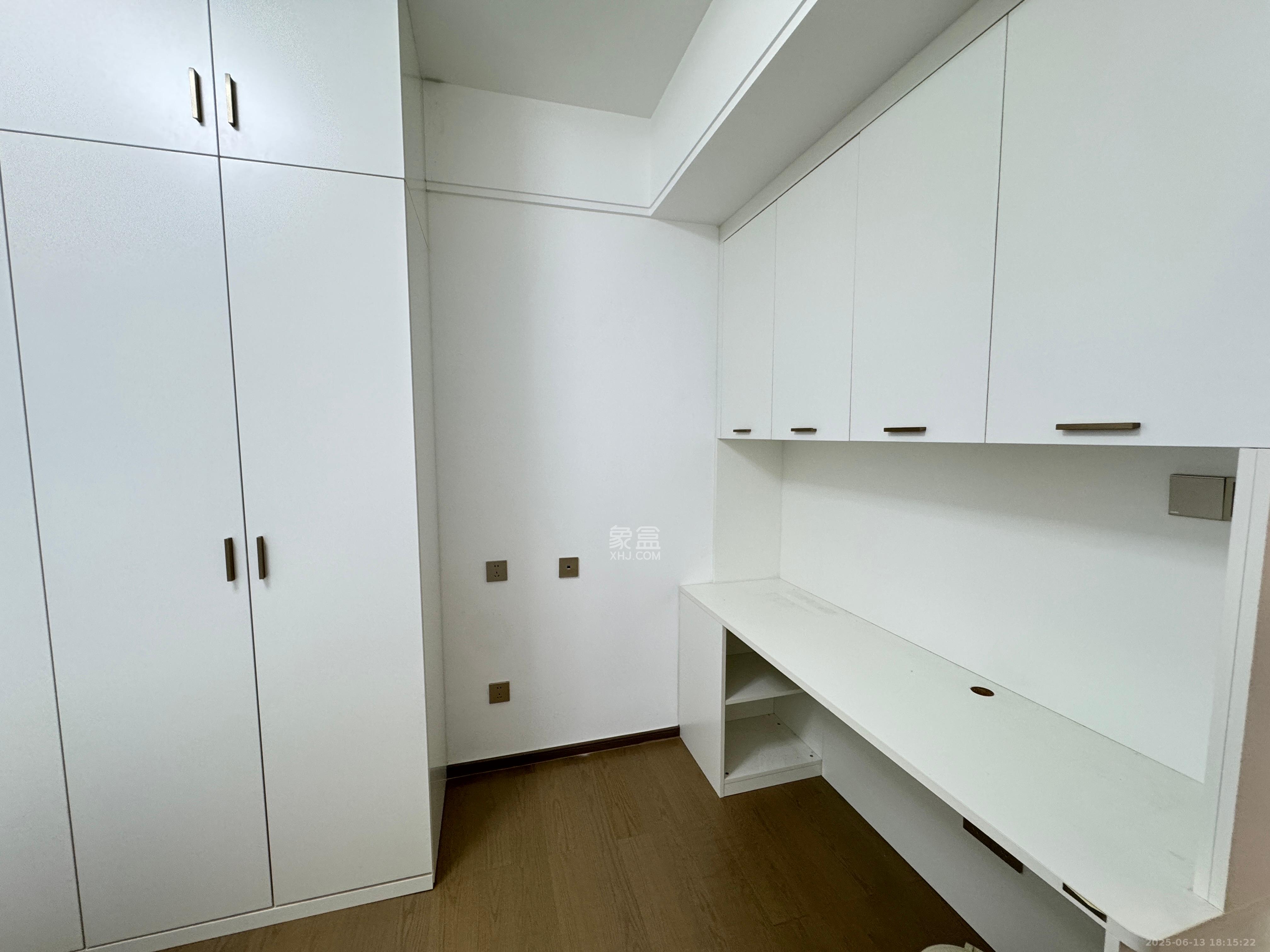 复地滨江金融中心  3室2厅2卫    4500.0元/月 复地滨江金融中心  3室2厅2卫    4500.0元/月室内图