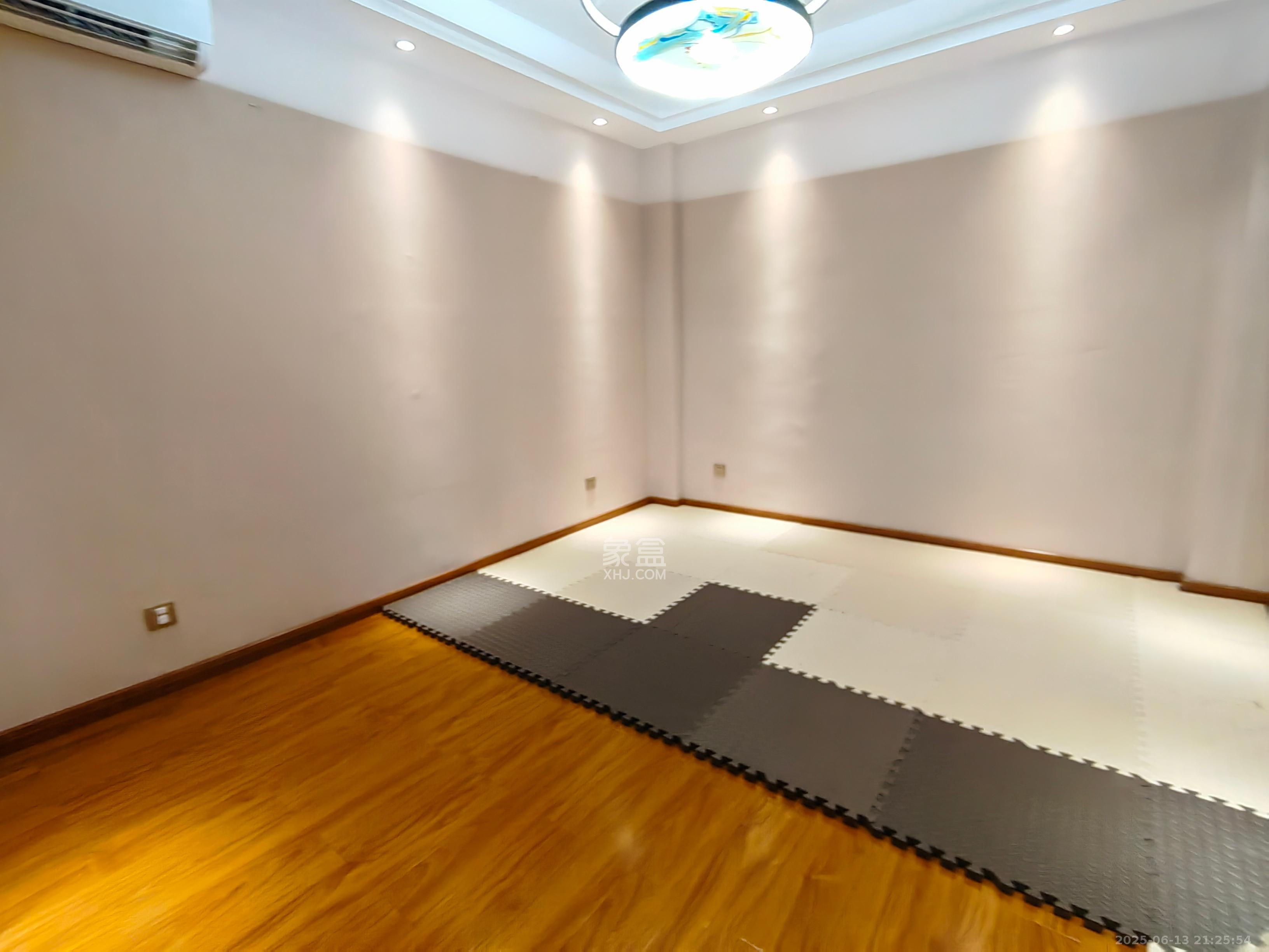 都市阳光大厦 2室1厅1卫 2300.0元/月 都市阳光大厦 2室1厅1卫 2300.0元/月室内图