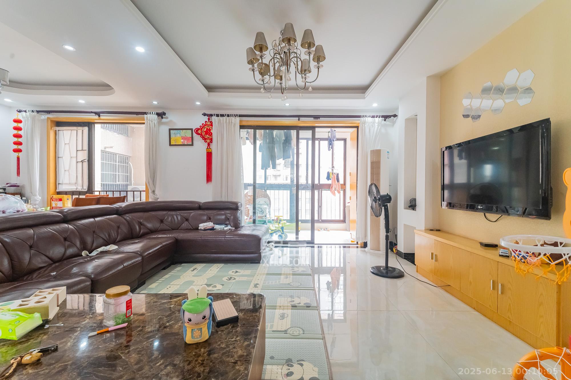 华润凤凰城三期  3室2厅2卫    100.0万 华润凤凰城三期  3室2厅2卫    100.0万客厅