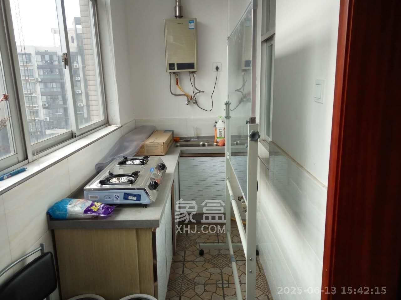 上河国际F座  1室2厅1卫   3000.00元/月室内图