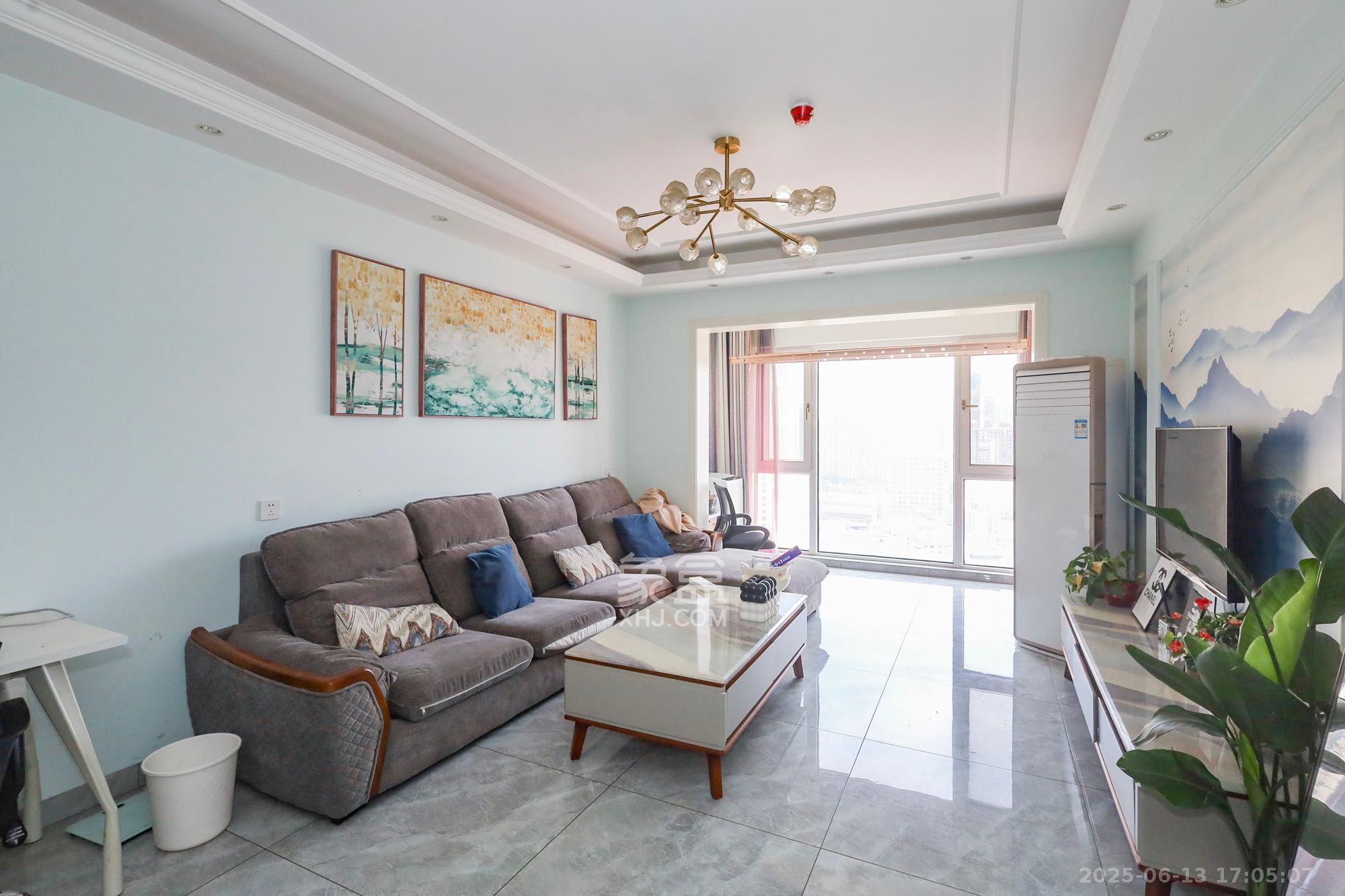 芙蓉别墅山庄(嘉湘华庭) 3室2厅2卫 120.0万 芙蓉别墅山庄(嘉湘华庭) 3室2厅2卫 120.0万客厅