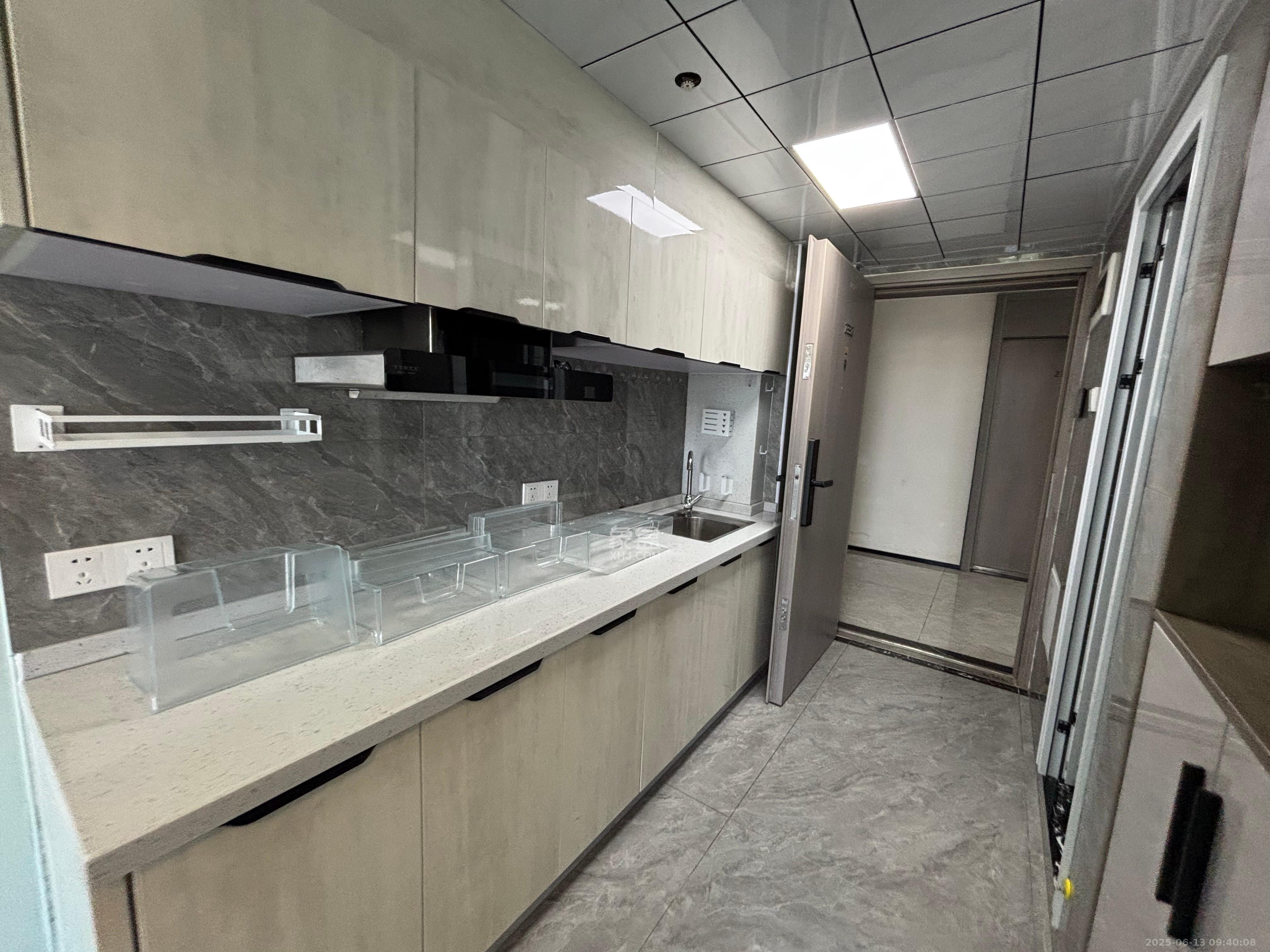 藏珑湖上公馆 2室1厅1卫 2700.0元/月 藏珑湖上公馆 2室1厅1卫 2700.0元/月室内图