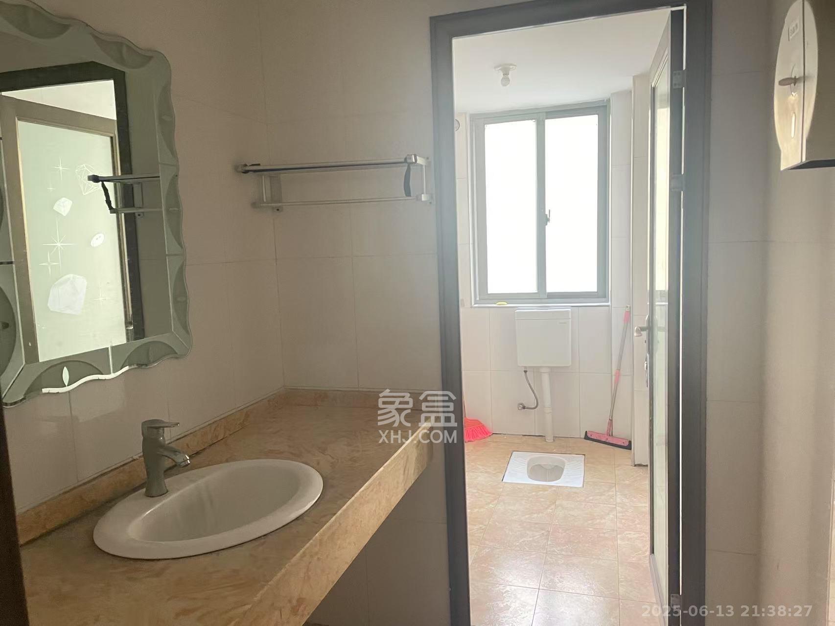 西源鑫大厦 3室2厅2卫 2600.0元/月 西源鑫大厦 3室2厅2卫 2600.0元/月室内图