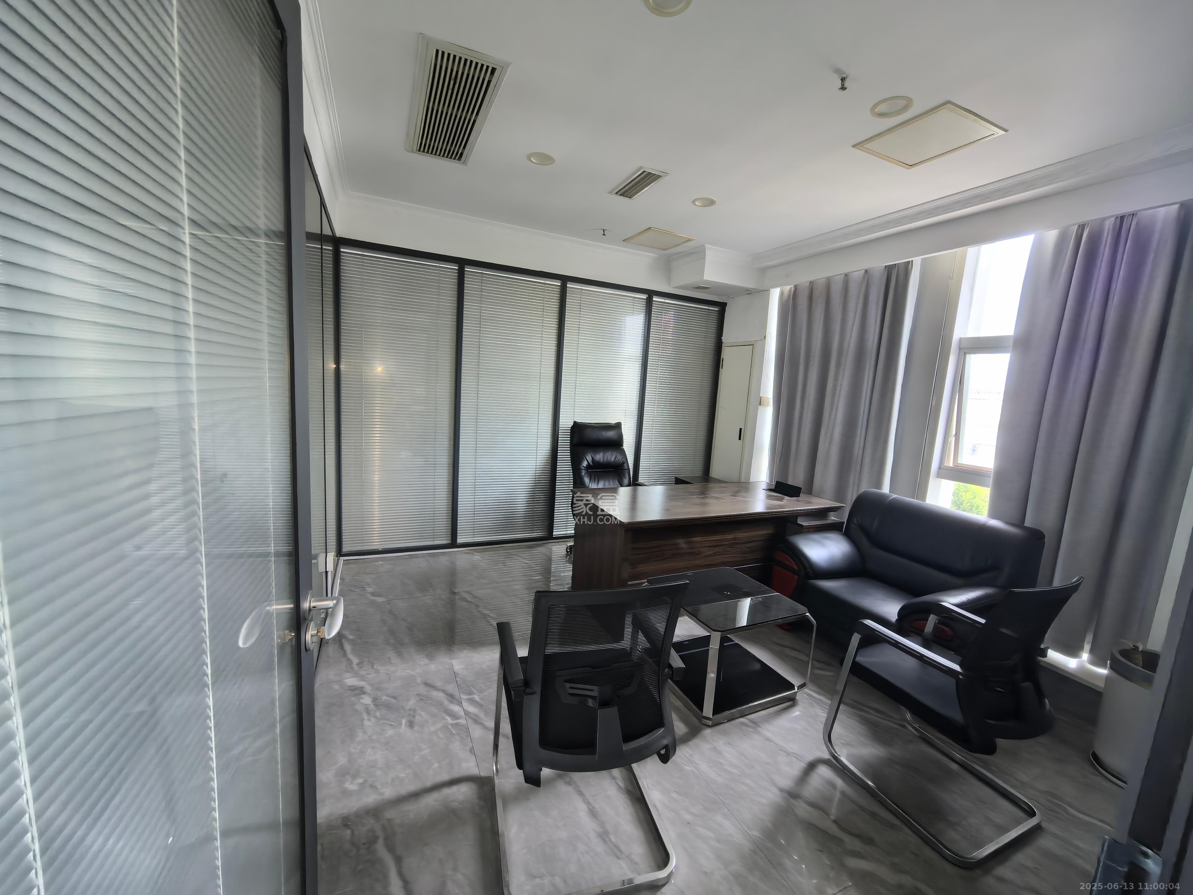 新兴企业中心   280.0㎡      8000.0元/月室内图